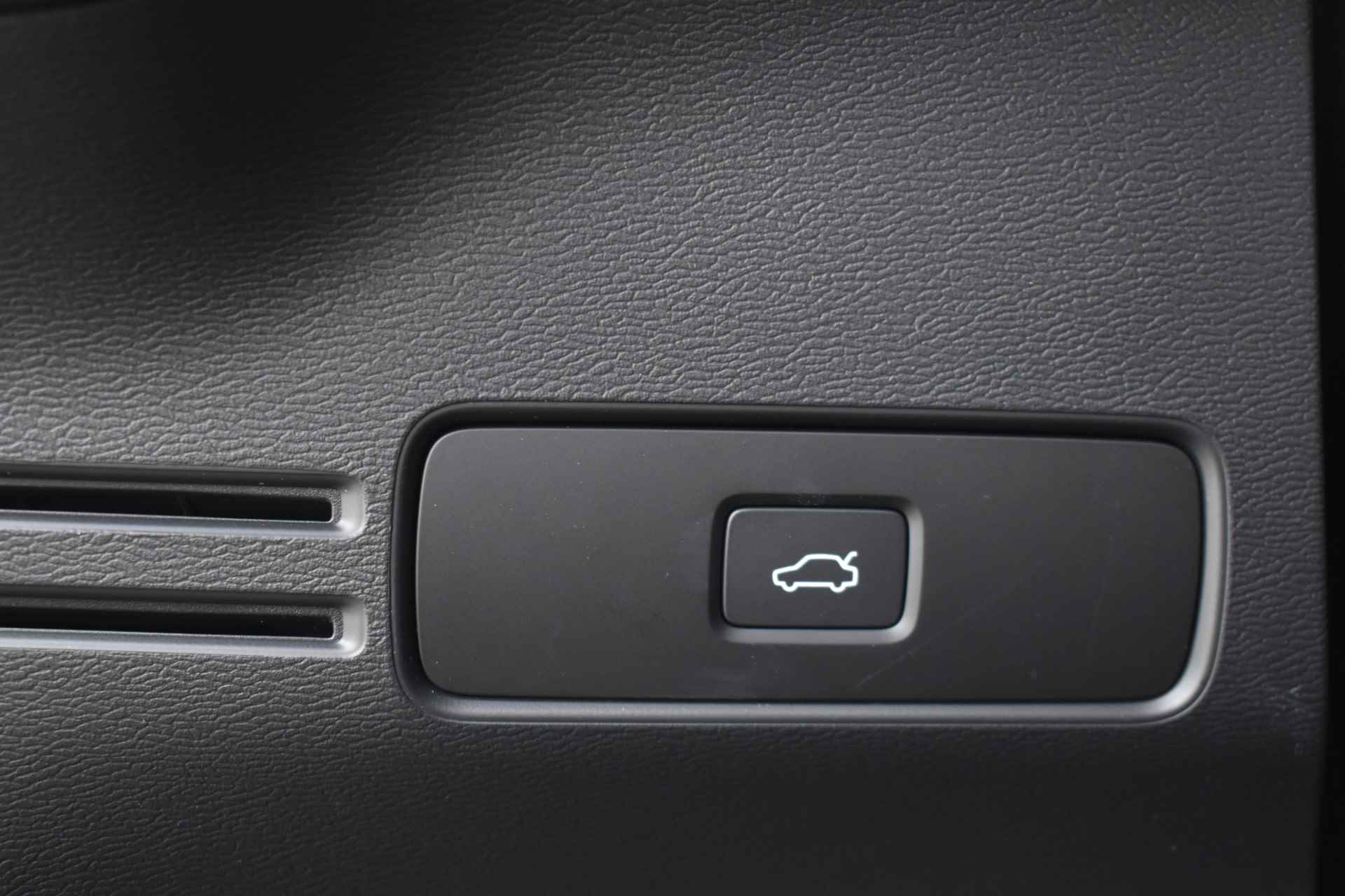 Volvo C40 Recharge 231pk Automaat Plus | NIEUW | Direct leverbaar | Camera | Google Navi | Stoel/Stuur Verwarming | - 25/40