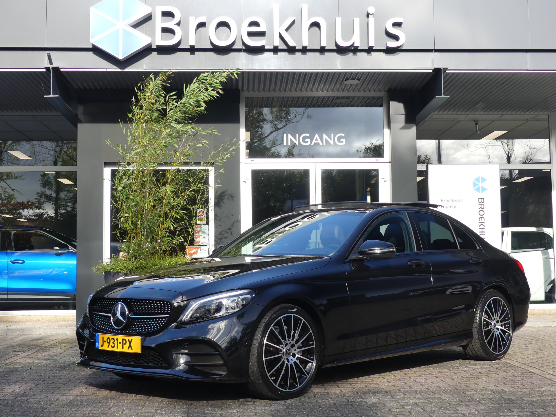 Mercedes-Benz C-Klasse 180 Premium Pack | PANORAMADAK | 19'' LMV | LEDER | AMG-STYLING | NAVI | CAMERA |