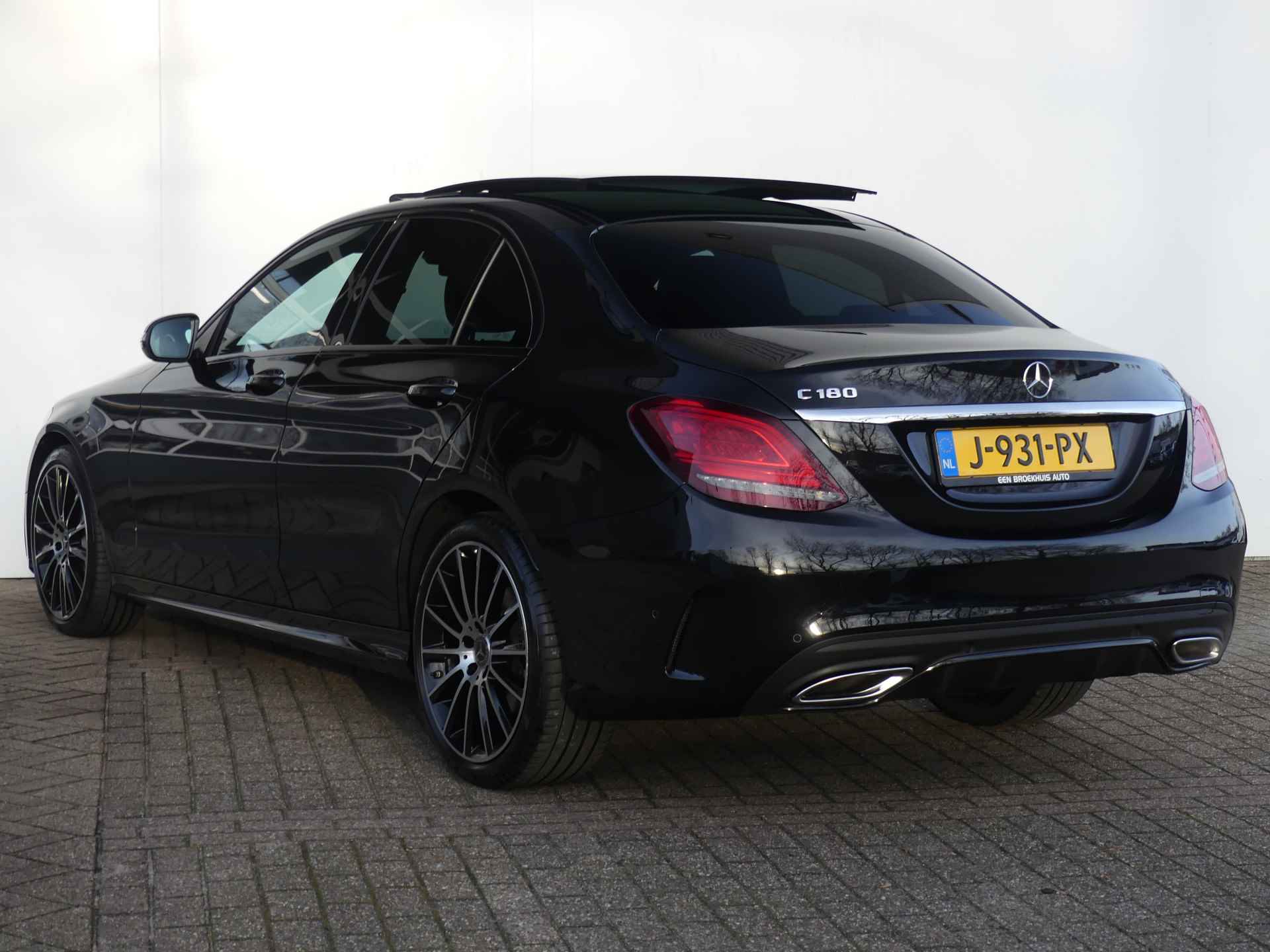 Mercedes-Benz C-Klasse 180 Premium Pack | PANORAMADAK | 19'' LMV | LEDER | AMG-STYLING | NAVI | CAMERA | - 3/39