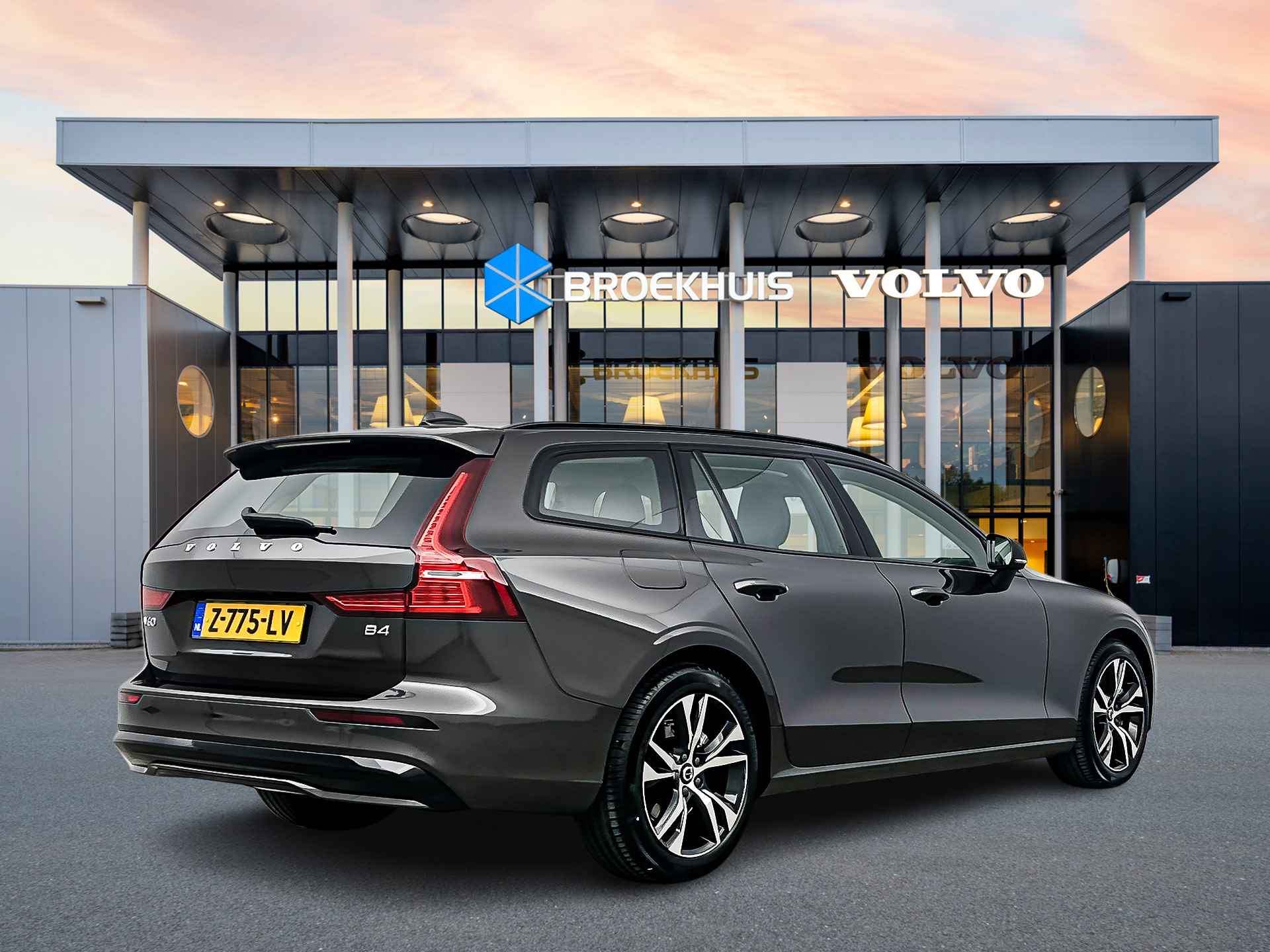 Volvo V60 B4 Plus Dark | Trekhaak | Elektrische stoelen | Adaptieve cruise | BLIS | Stoel- stuur- achterbankverwarming - 4/32