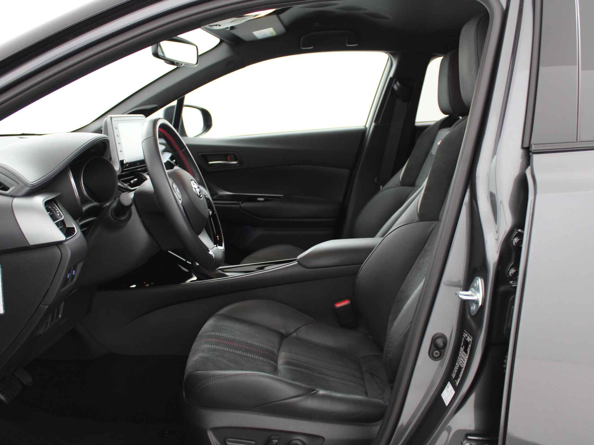 Toyota C-HR 1.8 Hybrid GR-Sport | Blind Spot | Adap. Cruise Control | Stoelverwarming | Elek. bestuurdersstoel verkocht ovb financiering MB - 19/48