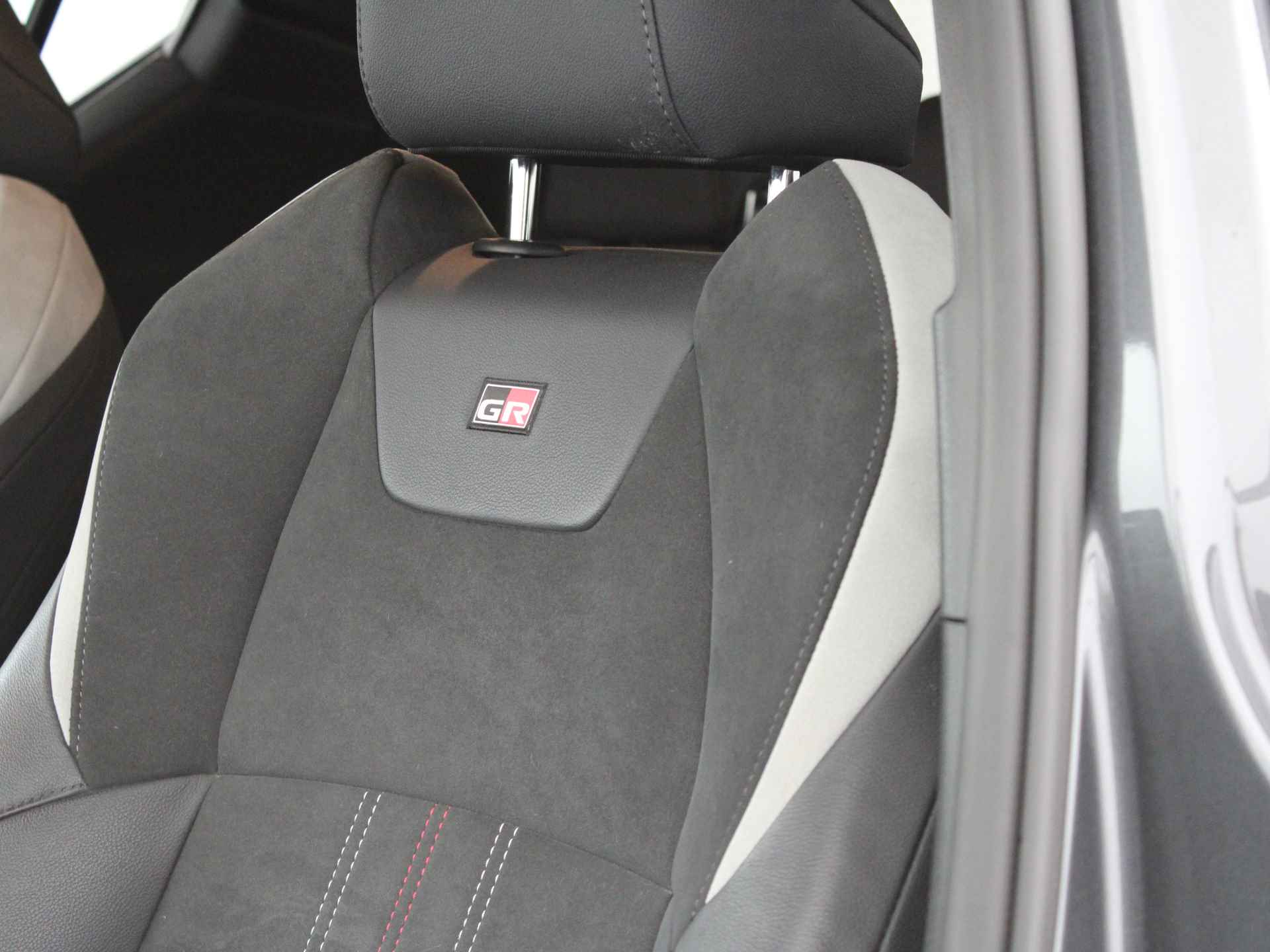 Toyota C-HR 1.8 Hybrid GR-Sport | Blind Spot | Adap. Cruise Control | Stoelverwarming | Elek. bestuurdersstoel verkocht ovb financiering MB - 45/48