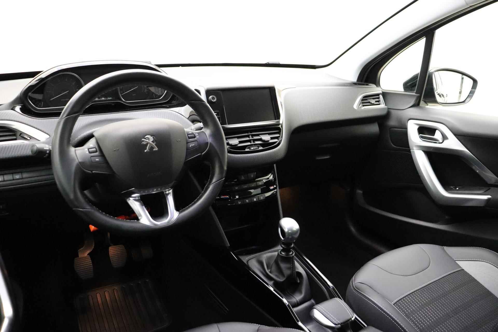 Peugeot 2008 1.2 PureTech Allure 110 PK | Handgeschakeld | Licht metalen velgen | Camera | Cruise Control | Navigatie | Climate Control | 1e eigenaar | Dealer onderhouden - 8/30