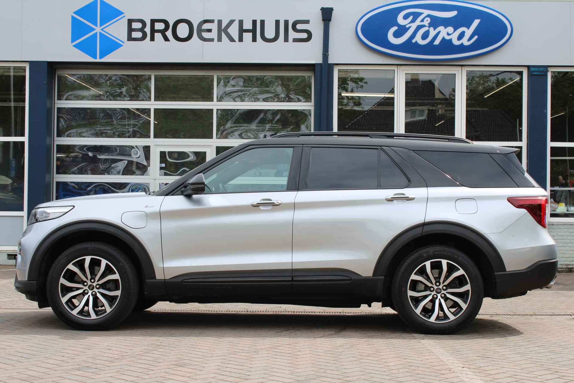 Ford Explorer 3.0 V6 PHEV ST-LINE 7P | BI-TONE | DEALER OH! | PANODAK | ALLE OPTIES! | GROOT SCHERM | LEDER | MEMORY SEATS | B&O | BLIS | ADAP - 3/38