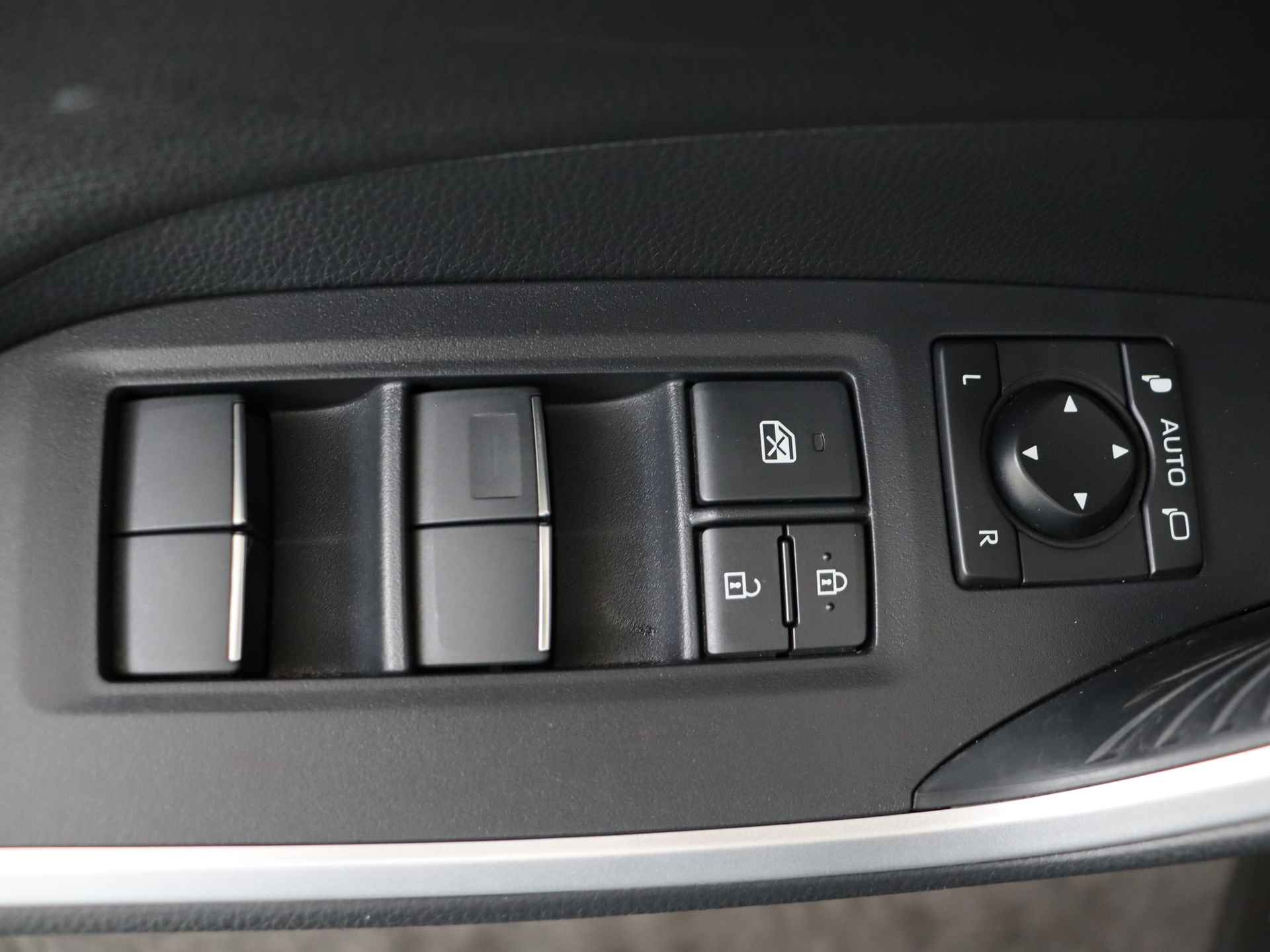 Toyota RAV4 2.0 VVT-iE Dynamic I Navigatie I Climate Control I Cruise Control Adaptief I Camera I USB I 1e Eigenaar I Volledig LOUWMAN onderhouden I Keyless Entry/Start I - 32/47