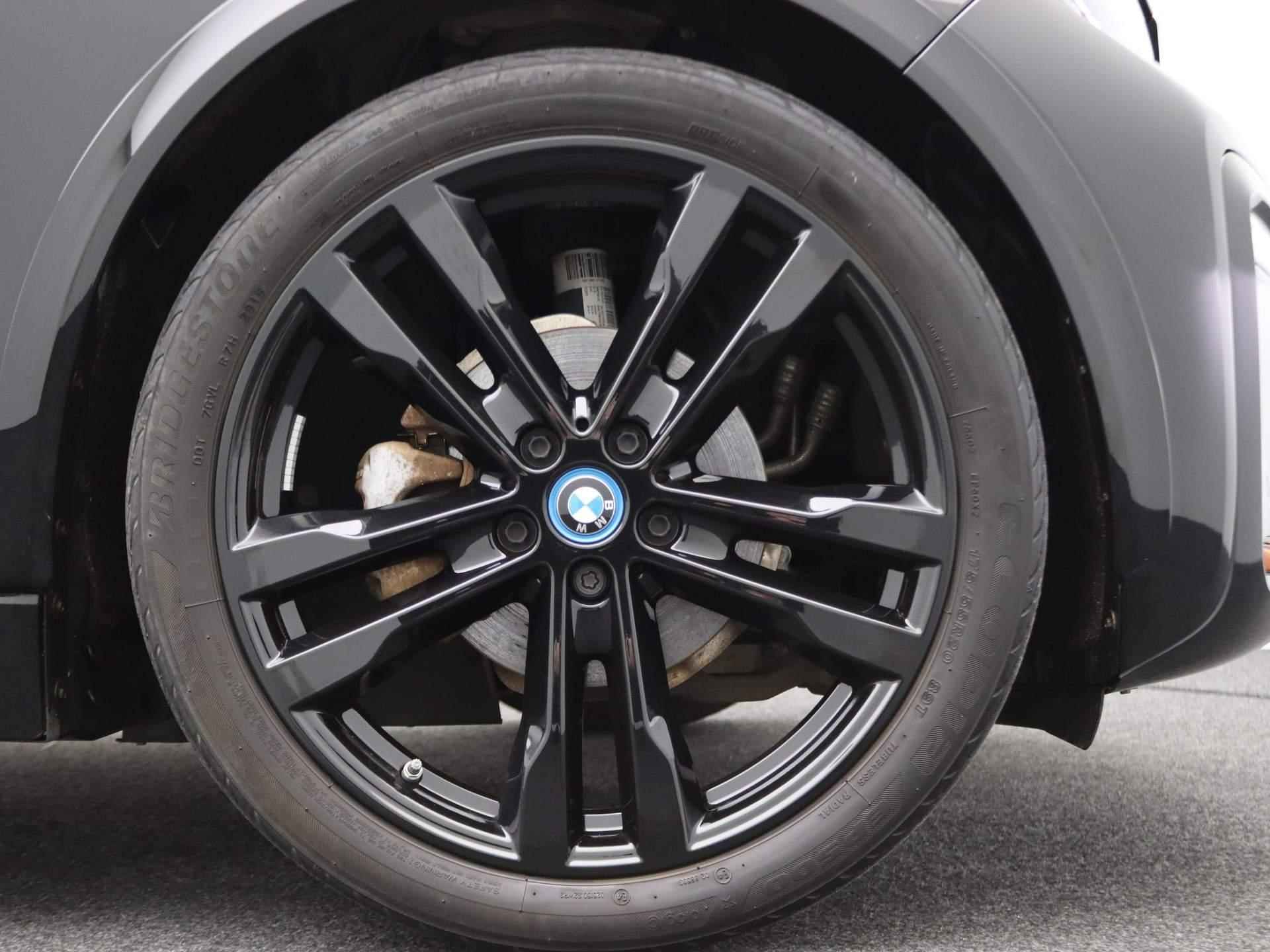 BMW i3 S Roadstyle Edition | Extra Getint Glas Achter | PDC Voor + Achter | Navigatie Professional | 20'' - 21/22