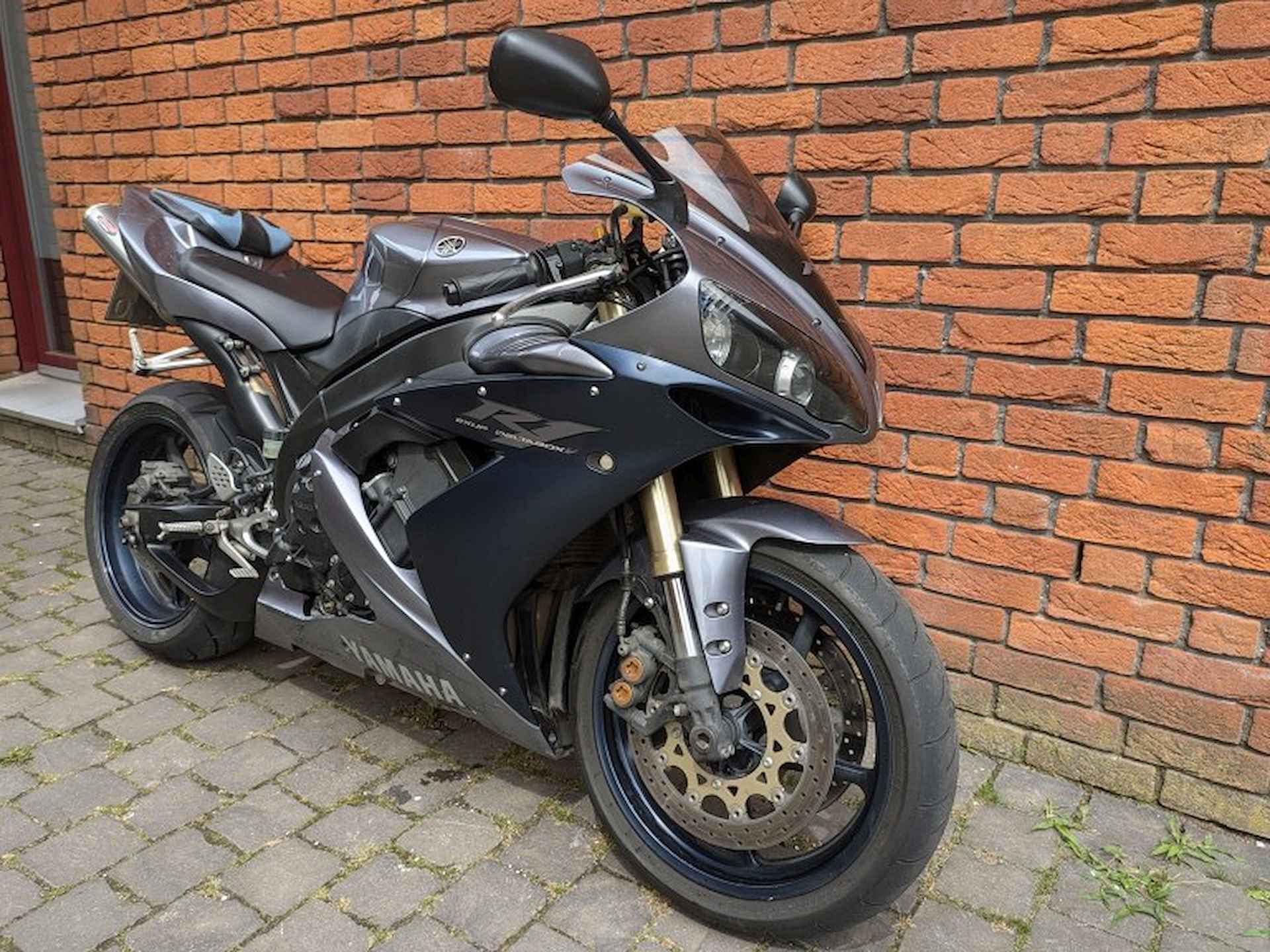 Yamaha YZF-R1 - 3/12