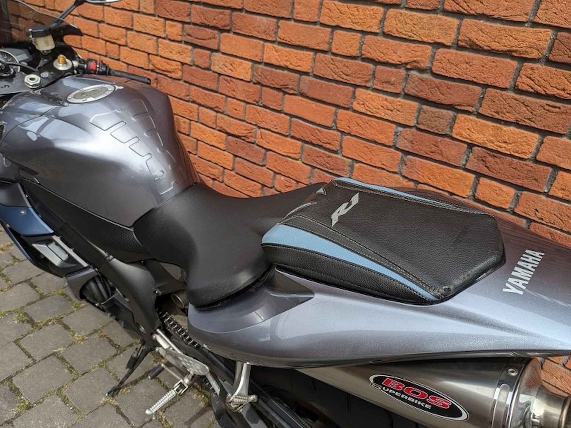 Yamaha YZF-R1 - 6/12