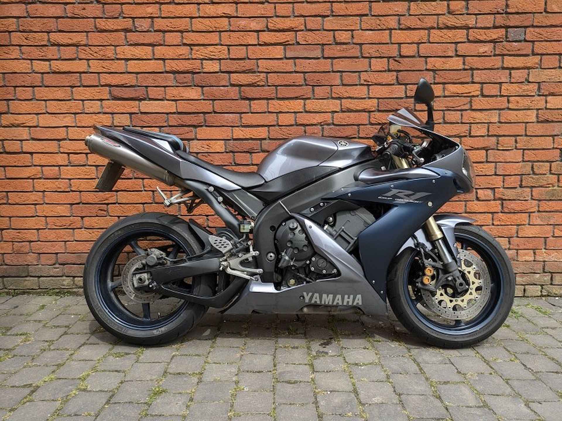 Yamaha YZF-R1 - 11/12