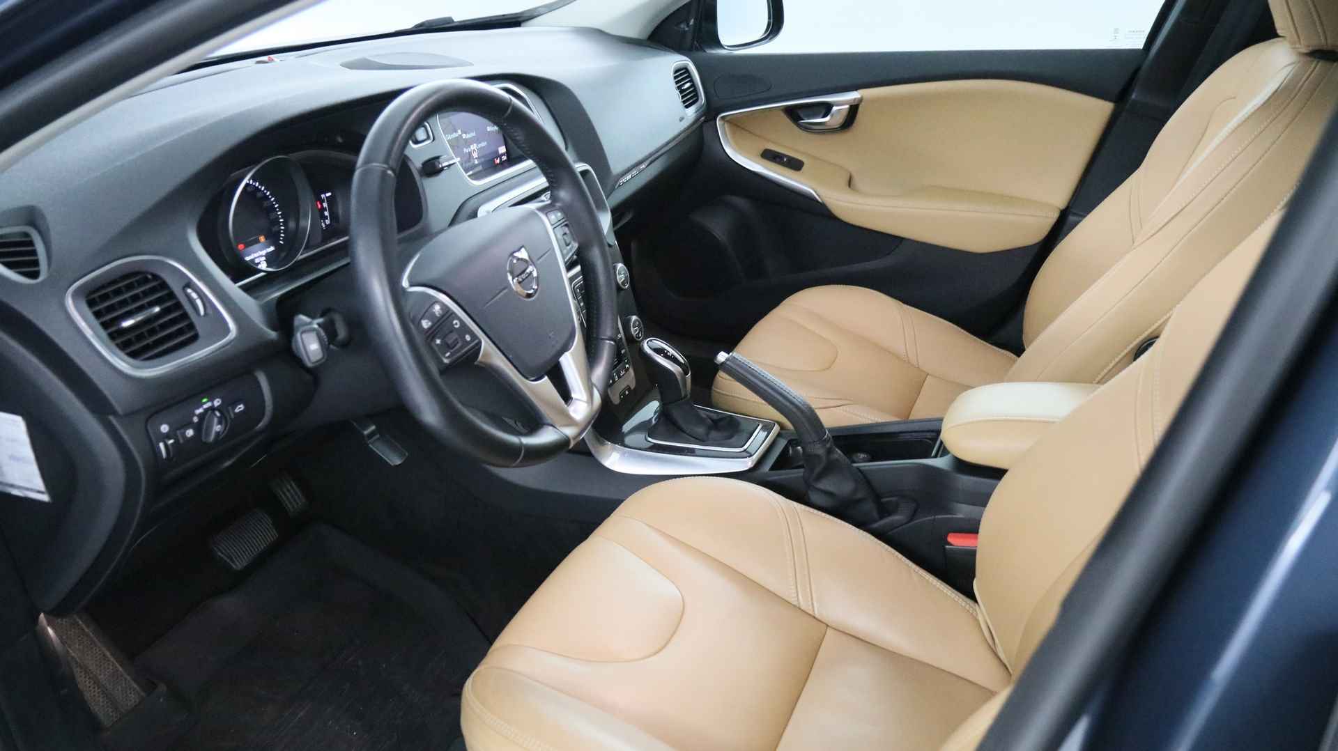 Volvo V40 Cross Country 1.5 T3 153pk Polar+ Luxury Automaat / Leder / Panoramadak / Stoelverwarming / Camera - 15/39