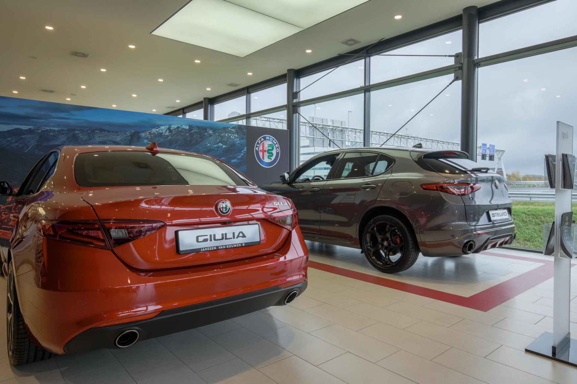 Alfa Romeo Stelvio 2.0 T AWD / Navigatie / Panoramadak / Adaptive cruise / Elektr. klep / 20'' velgen - 12/31