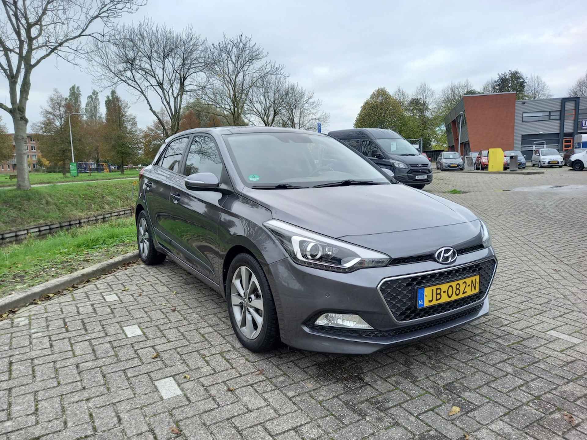 Hyundai i20 1.2 HP i-Motion Prem - 2/14