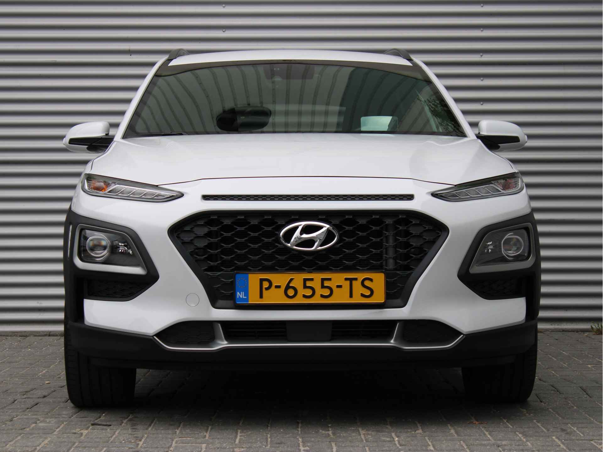 Hyundai KONA 1.0 T-GDI Fashion Design 120pk | Navigatie | Stuur/Stoelverwarming | HeadUp-Display | Achteruitrijcamera | Climate Control | Lan - 2/33