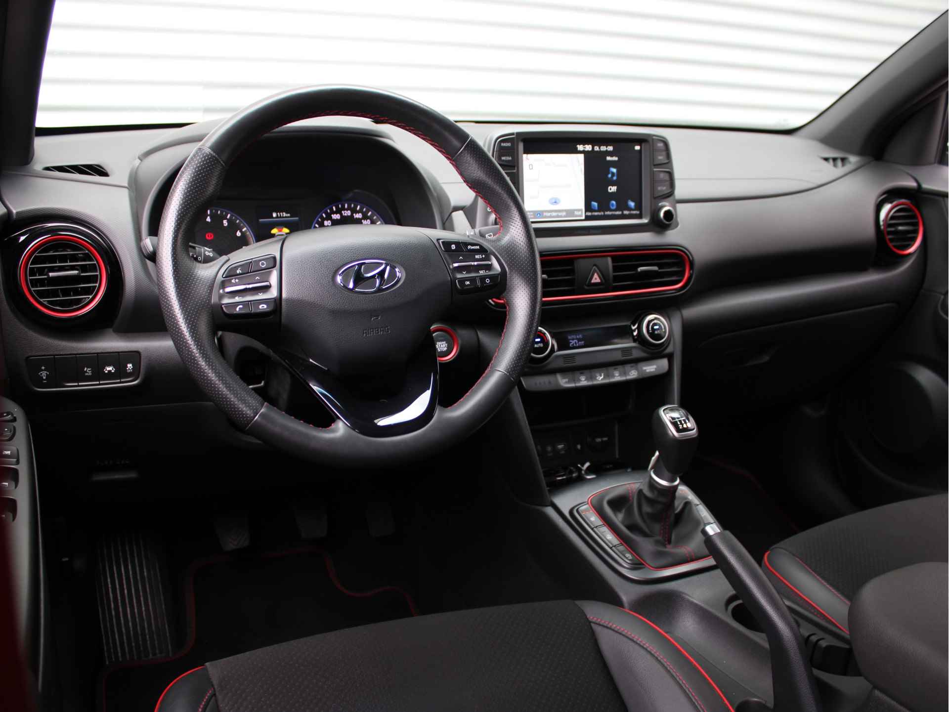 Hyundai KONA 1.0 T-GDI Fashion Design 120pk | Navigatie | Stuur/Stoelverwarming | HeadUp-Display | Achteruitrijcamera | Climate Control | Lan - 9/33