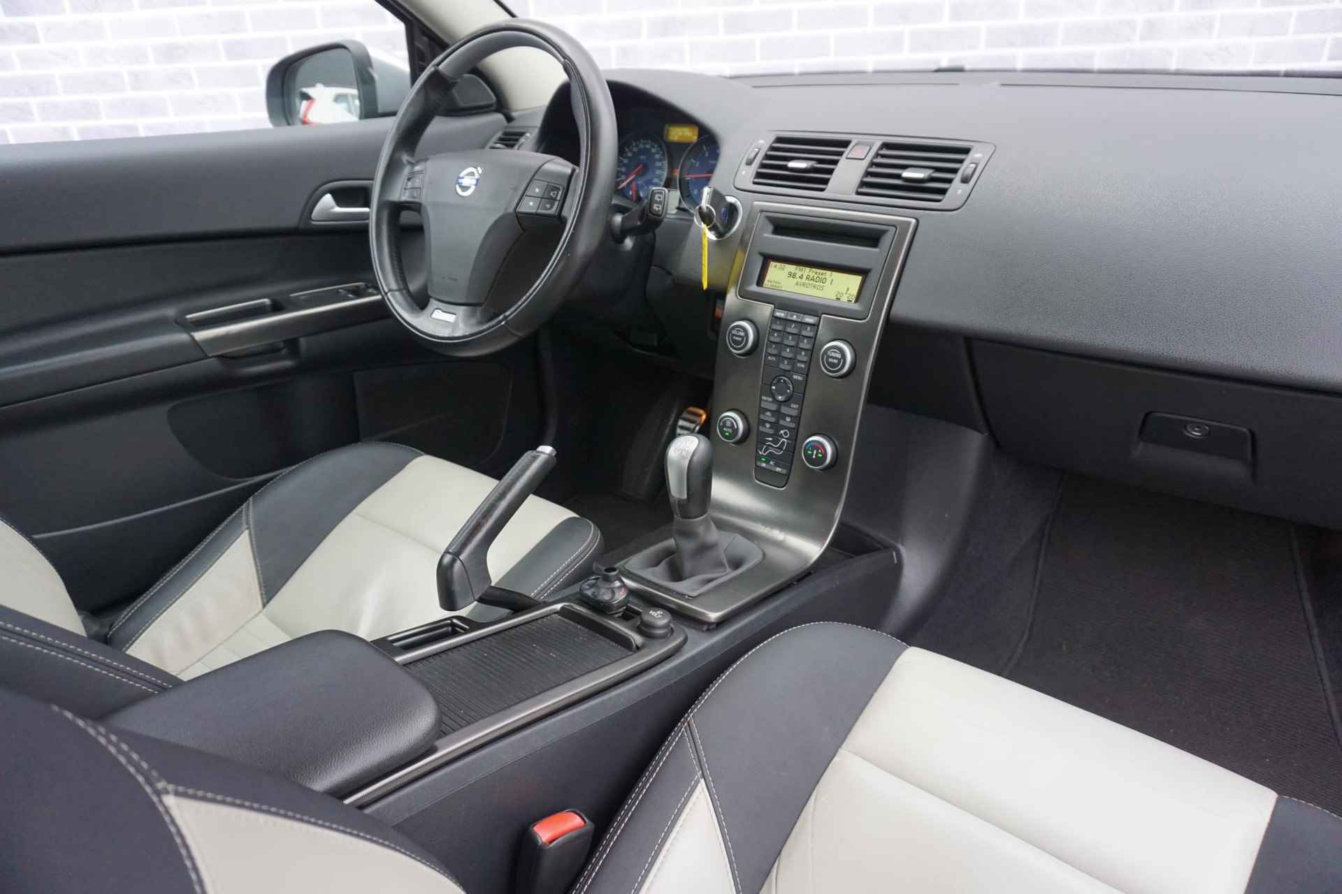 Volvo C30 2.0 145pk R-EDITION | Bluetooth | Spoiler | Cruise Controle | Leder | - 5/15