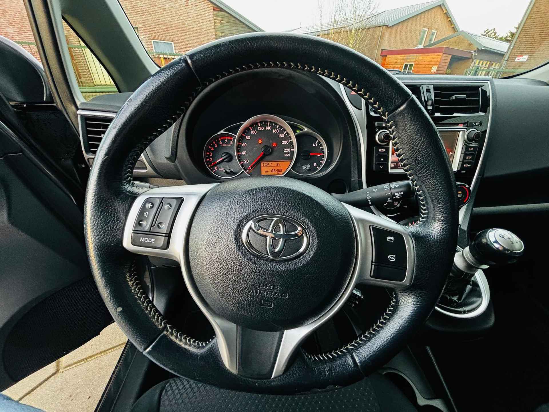 Toyota Verso-S 1.3 VVT-i Trend|AIRCO|HOGE Instap|veel ruimte en comfort| - 12/29