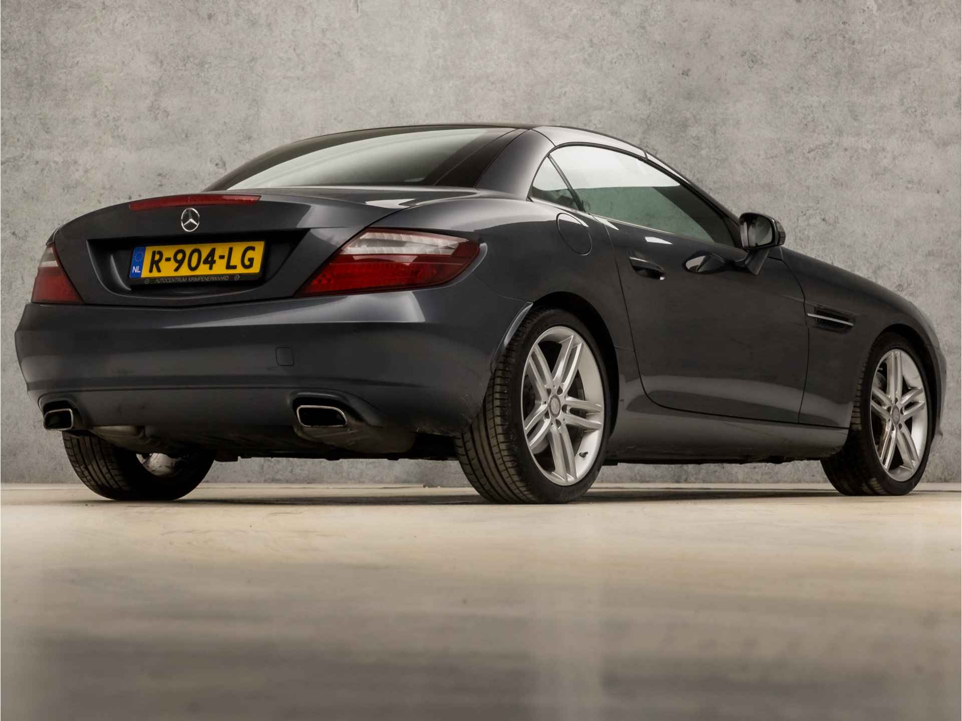 Mercedes-Benz SLK 250 CarbonLOOK Edition 204Pk Automaat (NAVIGATIE, MEMORY SEATS, LEDER, HARMAN/KARDON, NEKVERWARMING, SPORTSTOELEN, CRUISE, XENON, ZWART HEMEL, NIEUWSTAAT) - 5/33