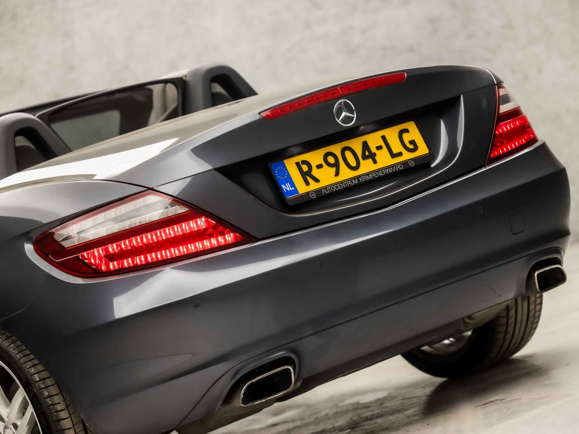 Mercedes-Benz SLK 250 CarbonLOOK Edition 204Pk Automaat (NAVIGATIE, MEMORY SEATS, LEDER, HARMAN/KARDON, NEKVERWARMING, SPORTSTOELEN, CRUISE, XENON, ZWART HEMEL, NIEUWSTAAT) - 13/33