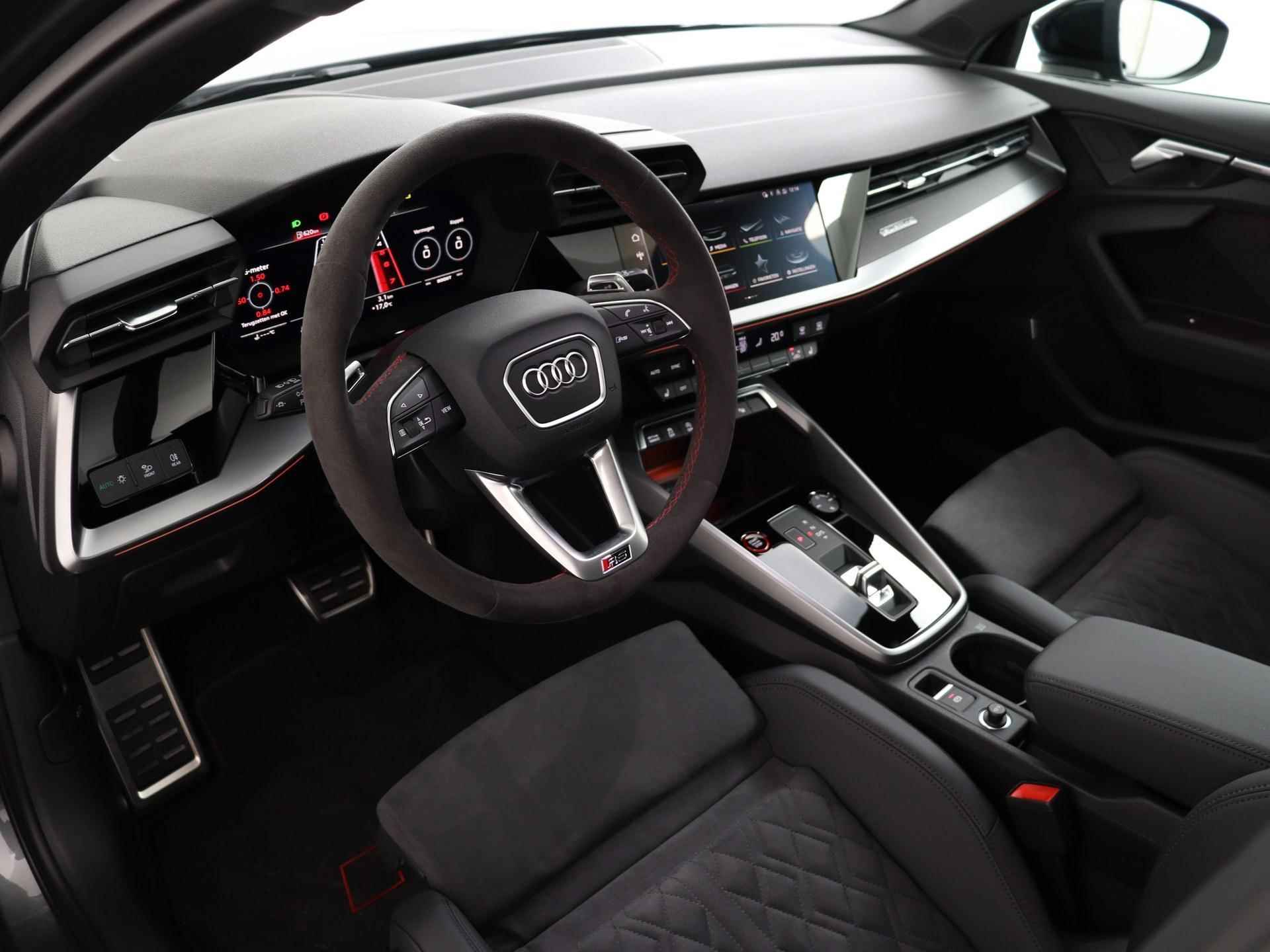 Audi RS3 Sportback 2.5 TFSI 400PK quattro | Pano.dak | RS-Sportuitlaat | Keyless entry | Matrix LED | Adapt. cruise | 19'' | Alcantara stuur | Top view camera | B&O - 3/21