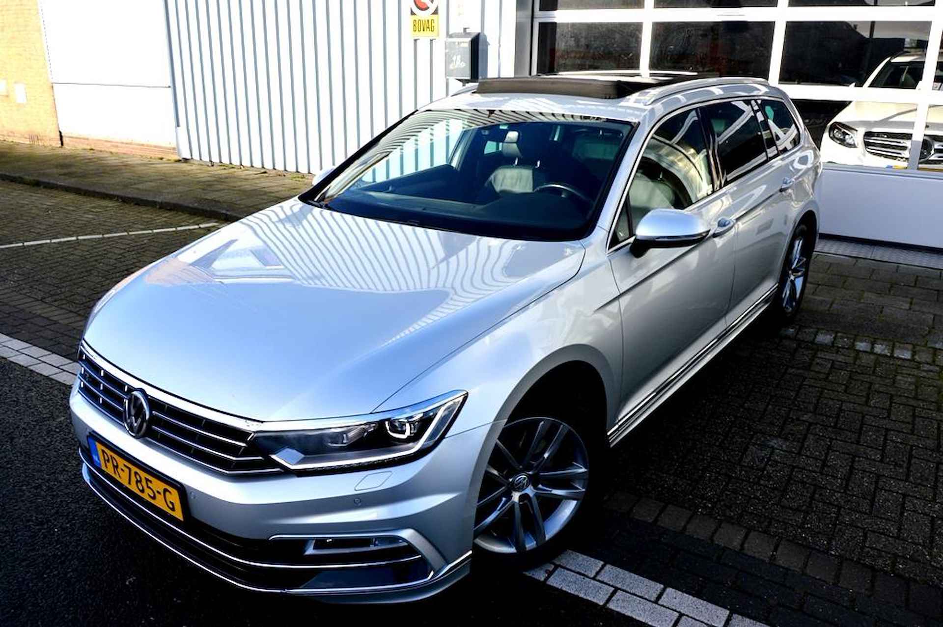 Volkswagen Passat Variant Highline R LEER/NAVI/CAM360º/PANO - 7/45