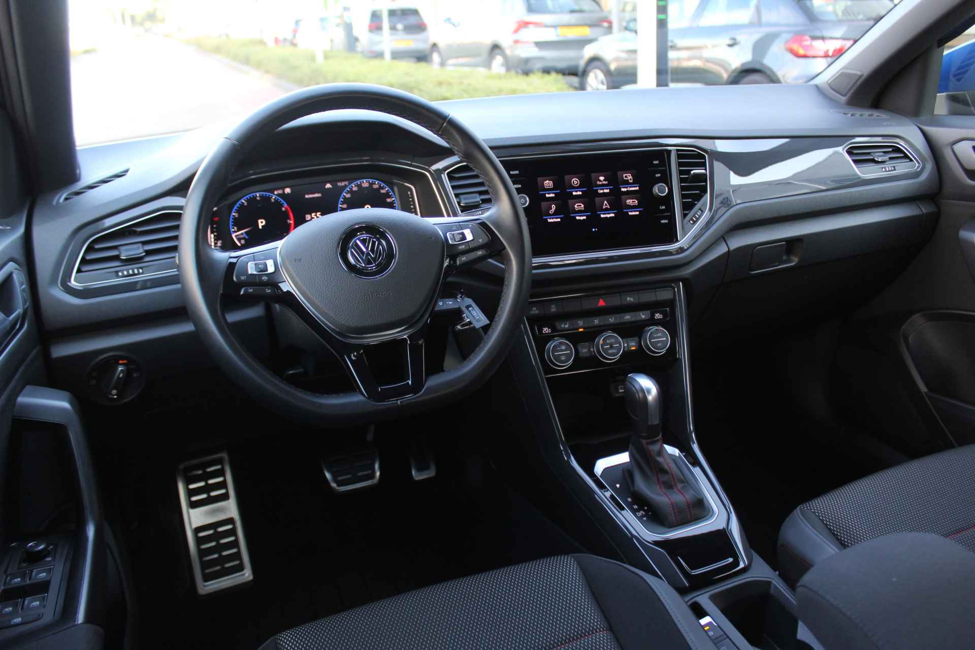 Volkswagen T-Roc 1.5 TSI 150pk DSG Sport / Navigatie / APP.Connect / Elek. Achterklep / Virtual Cockpit / Camera / 17" LMV - 5/35