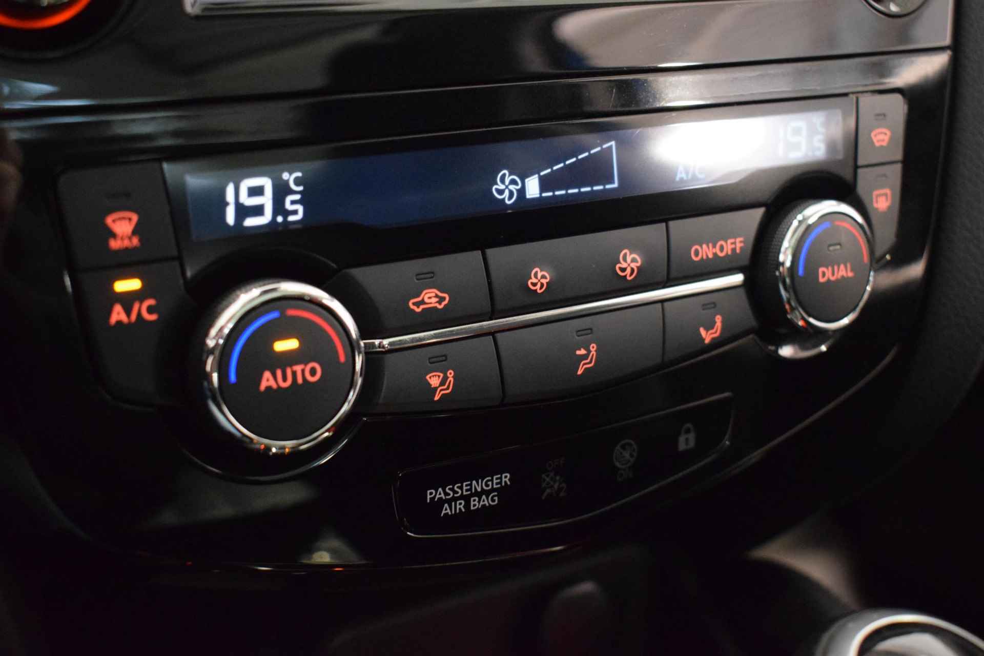 Nissan Qashqai 1.3 DIG-T N-Connecta | 100% Onderhouden | Panorama dak | 360-Camera | Stoel/Voorruitverwarming | Navigatie | Apple Carplay/Android auto | Cruise control | Keyless entry | 160PK Automaat | - 31/42