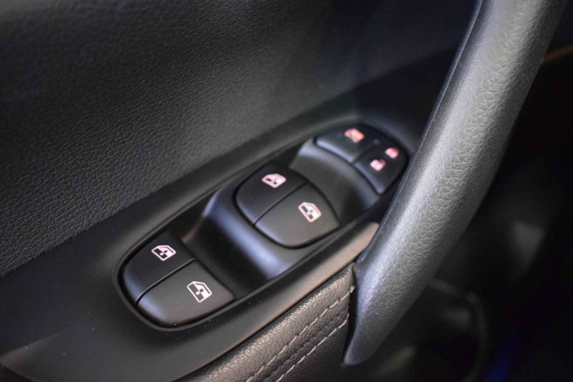 Nissan Qashqai 1.3 DIG-T N-Connecta | 100% Onderhouden | Panorama dak | 360-Camera | Stoel/Voorruitverwarming | Navigatie | Apple Carplay/Android auto | Cruise control | Keyless entry | 160PK Automaat | - 39/42