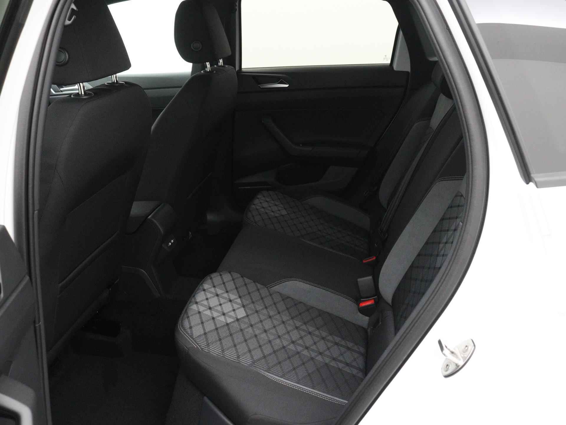 Volkswagen Taigo 1.0 TSI R-Line Assistance Pakket | Comfort Pakket | Dak Pakket | Digital cockpit pro | IQ Light | Multimedia Pakket | - 10/23