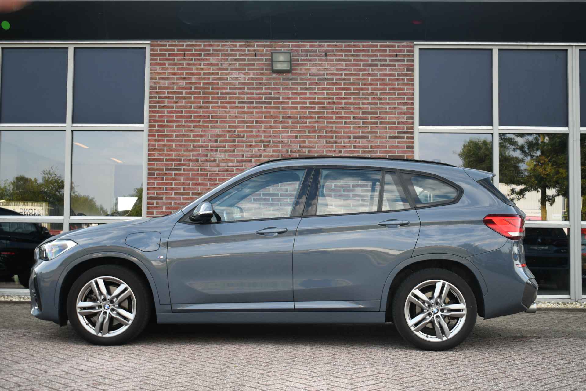 BMW X1 xDrive25e 220pk M-Sport Stormbay LED El-klep DAB - 32/72