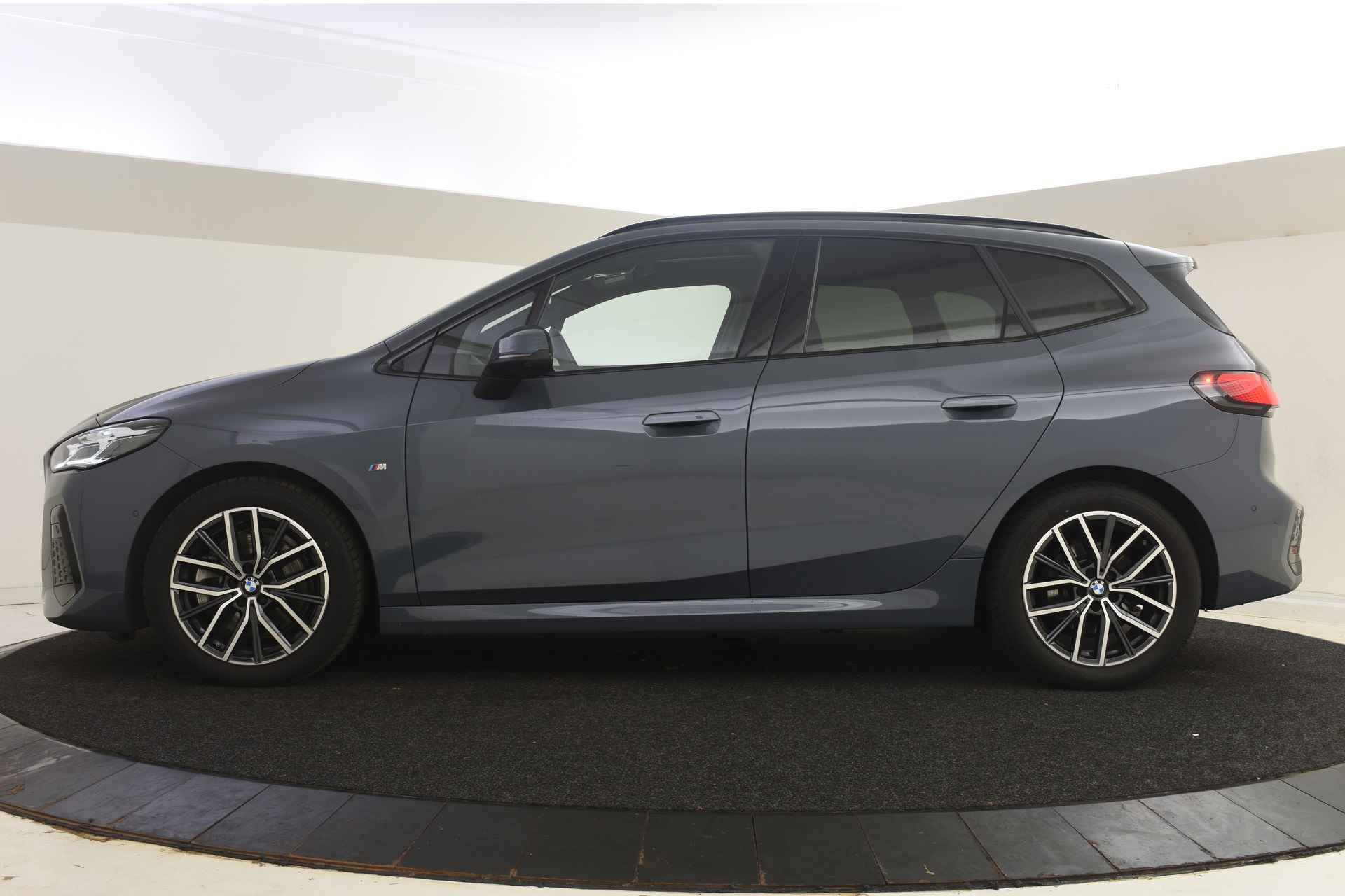 BMW 2 Serie Active Tourer 223i High Executive M Sport Automaat / Sportstoelen / Stoelverwarming / Parking Assistant Plus / Head-Up / Harman Kardon / Live Cockpit Professional - 4/48