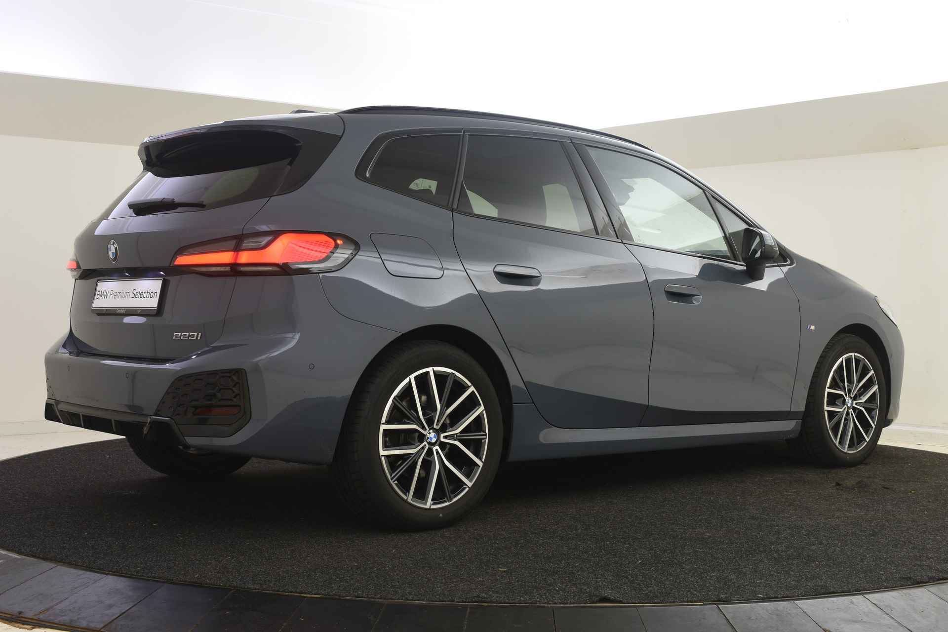 BMW 2 Serie Active Tourer 223i High Executive M Sport Automaat / Sportstoelen / Stoelverwarming / Parking Assistant Plus / Head-Up / Harman Kardon / Live Cockpit Professional - 14/48