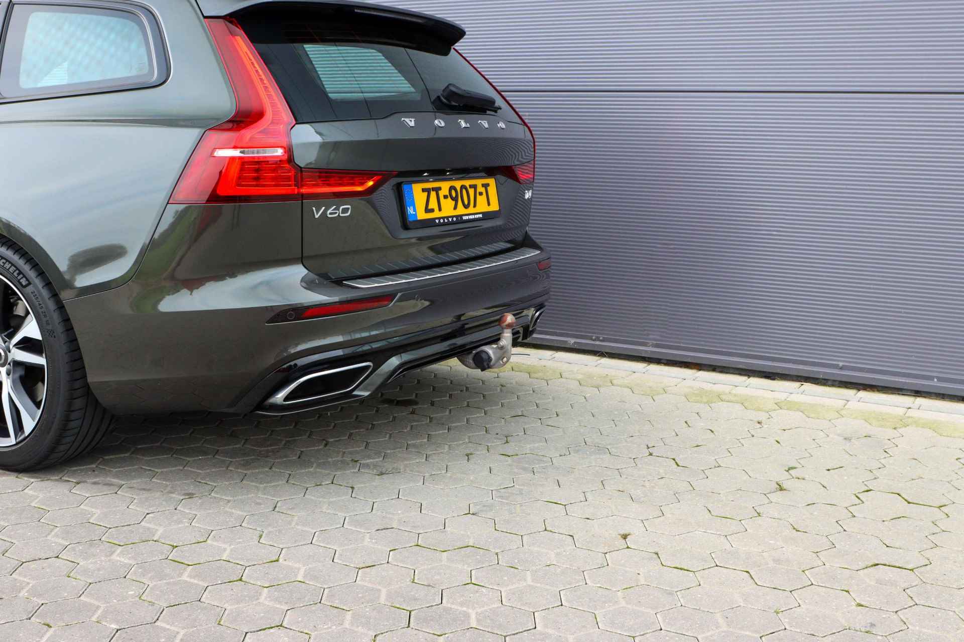 Volvo V60 2.0 T4 R-Design | Trekhaak | Rijklaarprijs - incl.garantie - 18/49