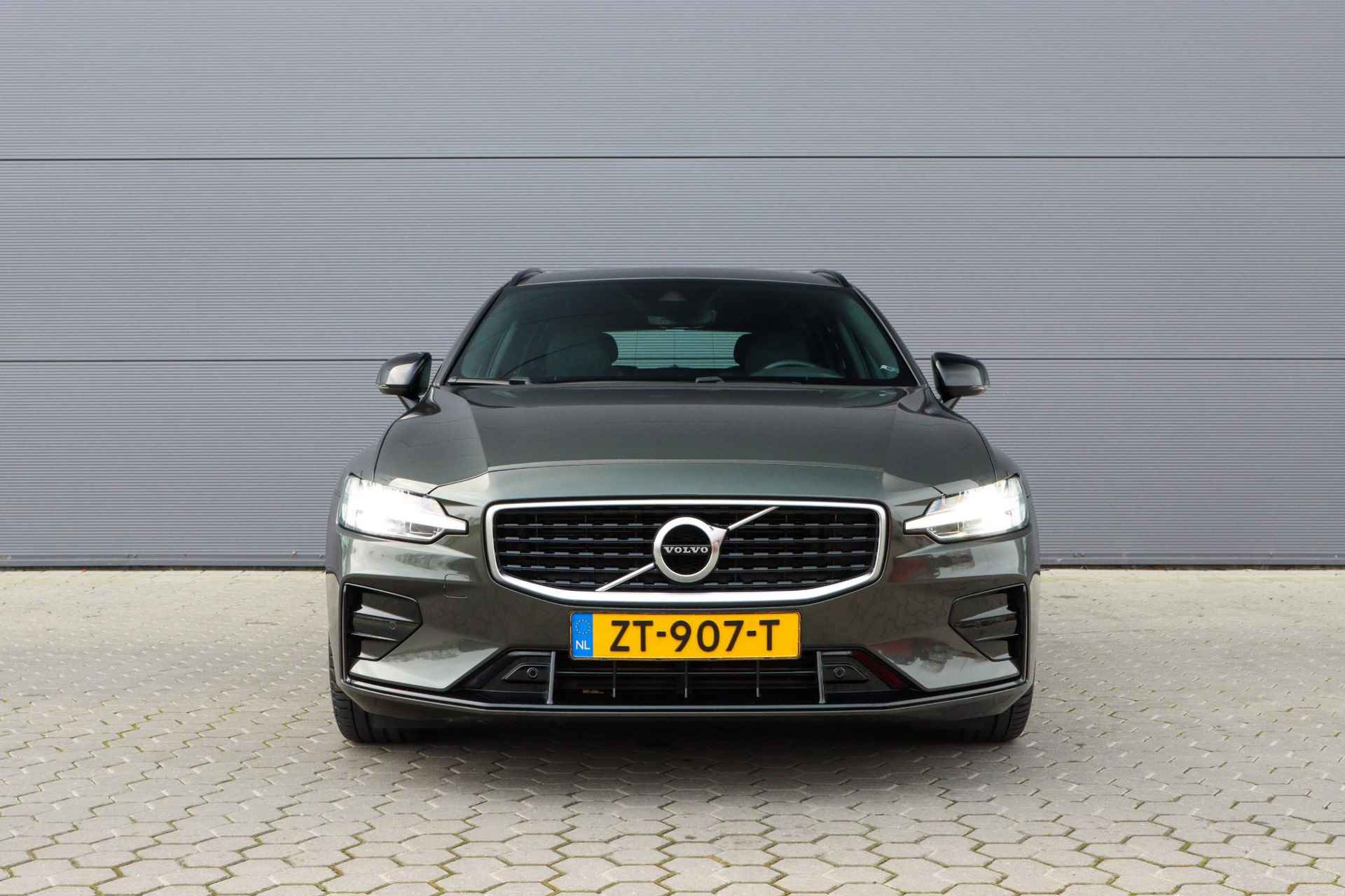 Volvo V60 2.0 T4 R-Design | Trekhaak | Rijklaarprijs - incl.garantie - 48/49