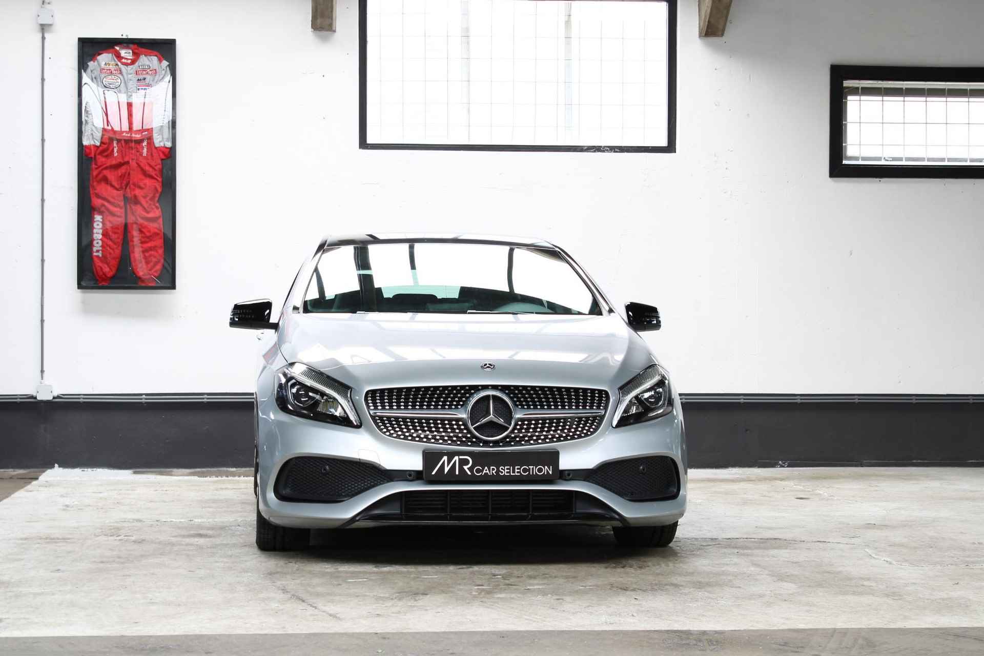 Mercedes-Benz A-klasse 180 Business Solution AMG | Stoelverwarming | Achteruitrijcamera| LED | NL Auto | - 3/25