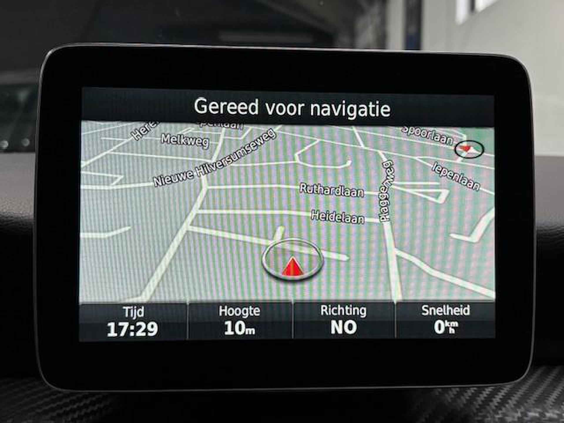 Mercedes-Benz A-klasse 180 Business Solution AMG | Stoelverwarming | Achteruitrijcamera| LED | NL Auto | - 17/25