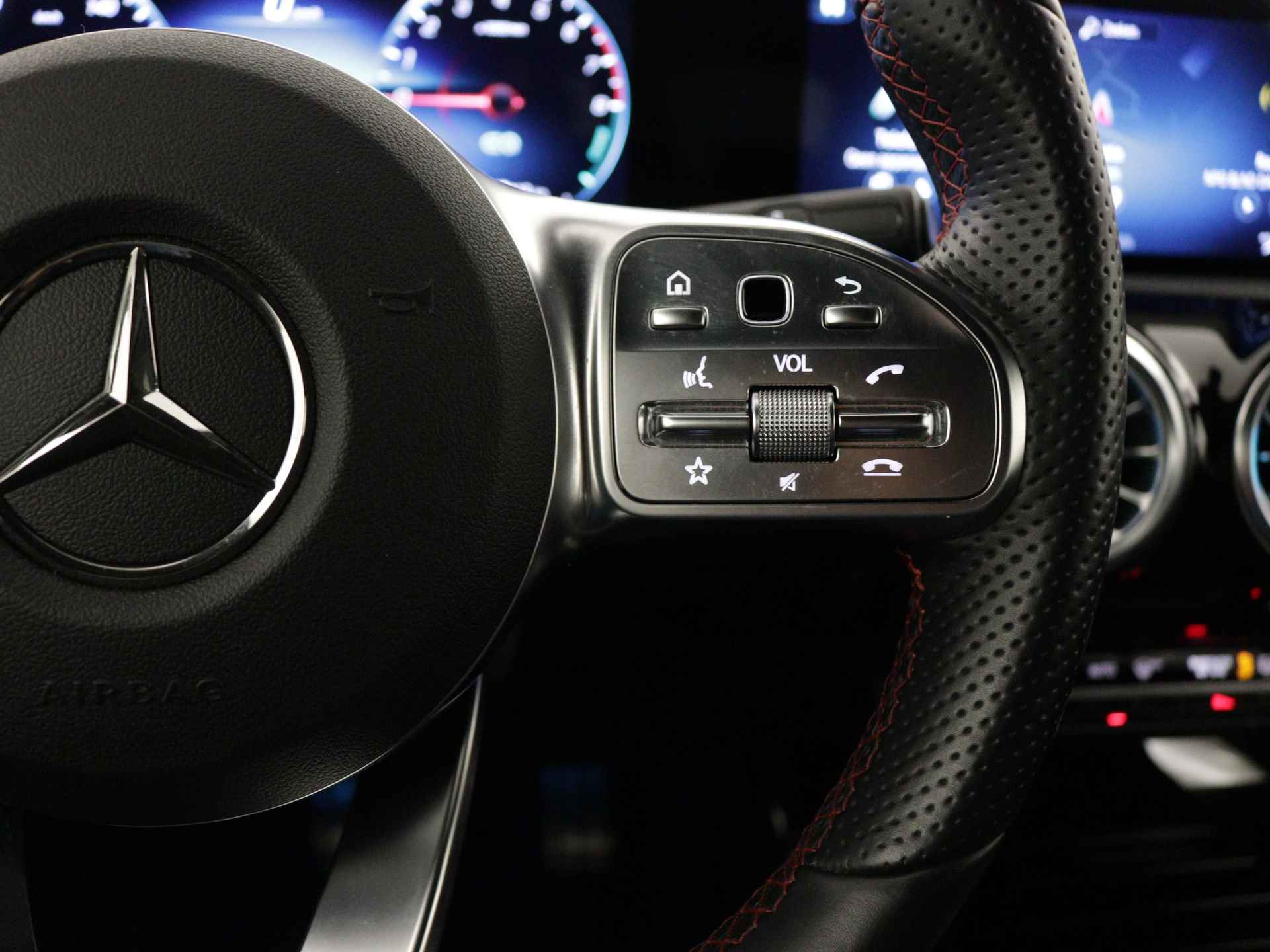 Mercedes-Benz A-Klasse 250 e Sedan AMG | AMG Styling | Inclusief 24 maanden Mercedes-Benz Certified garantie voor Europa. | - 22/43