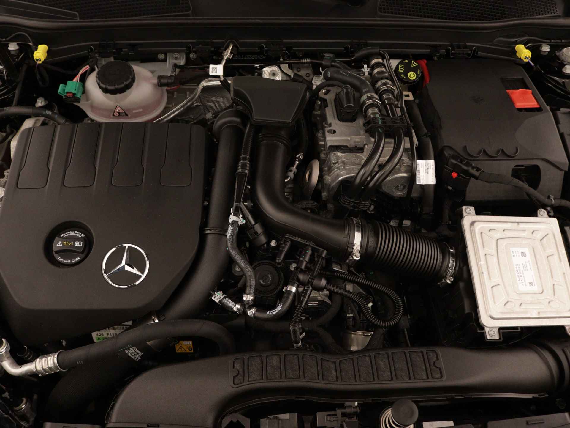Mercedes-Benz A-Klasse 250 e Sedan AMG | AMG Styling | Inclusief 24 maanden Mercedes-Benz Certified garantie voor Europa. | - 40/43