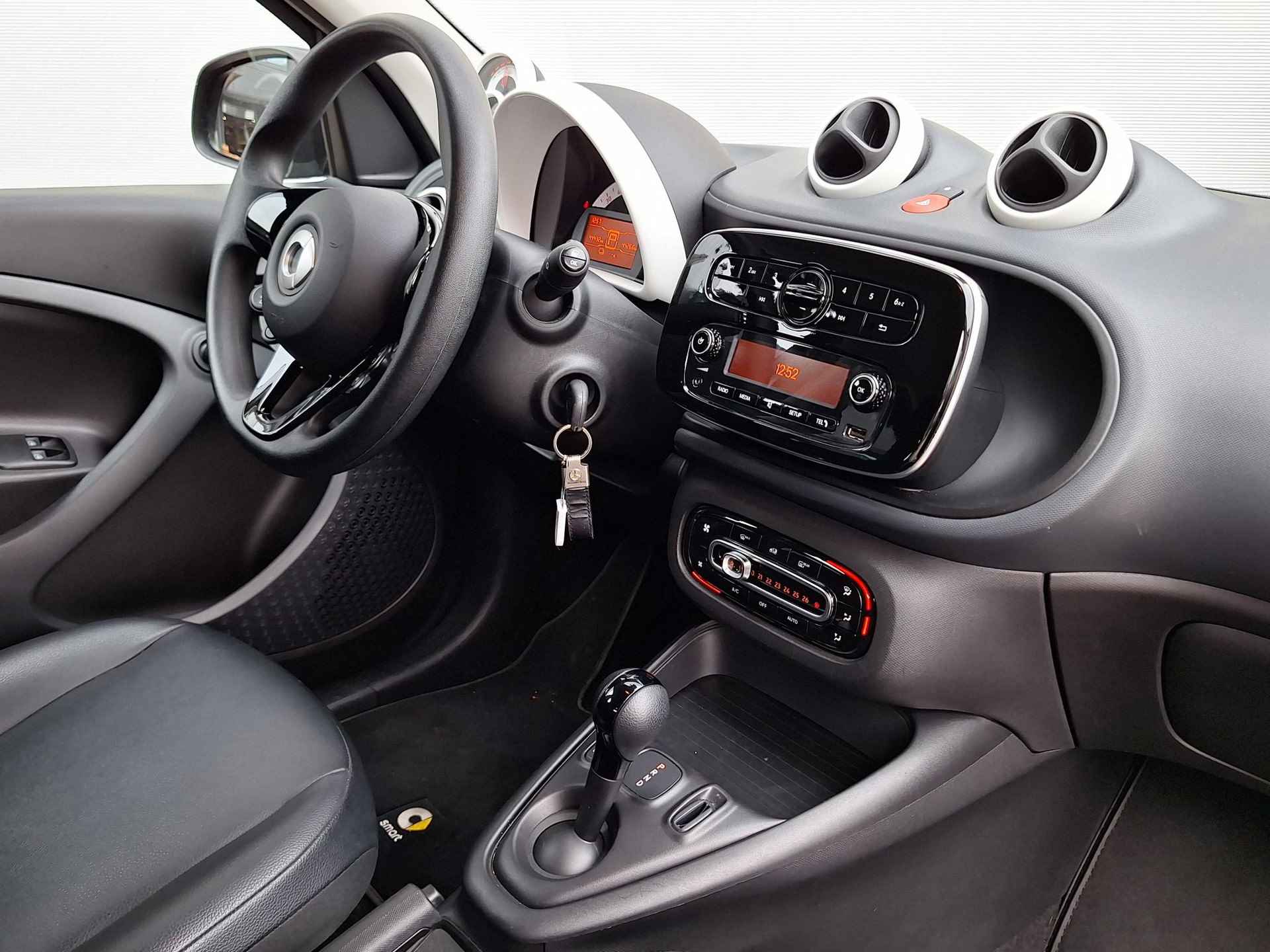 Smart Forfour EQ Essential | Cool & Audio pakket | Cruisecontrol |  Lichtmetalen velgen - 11/30