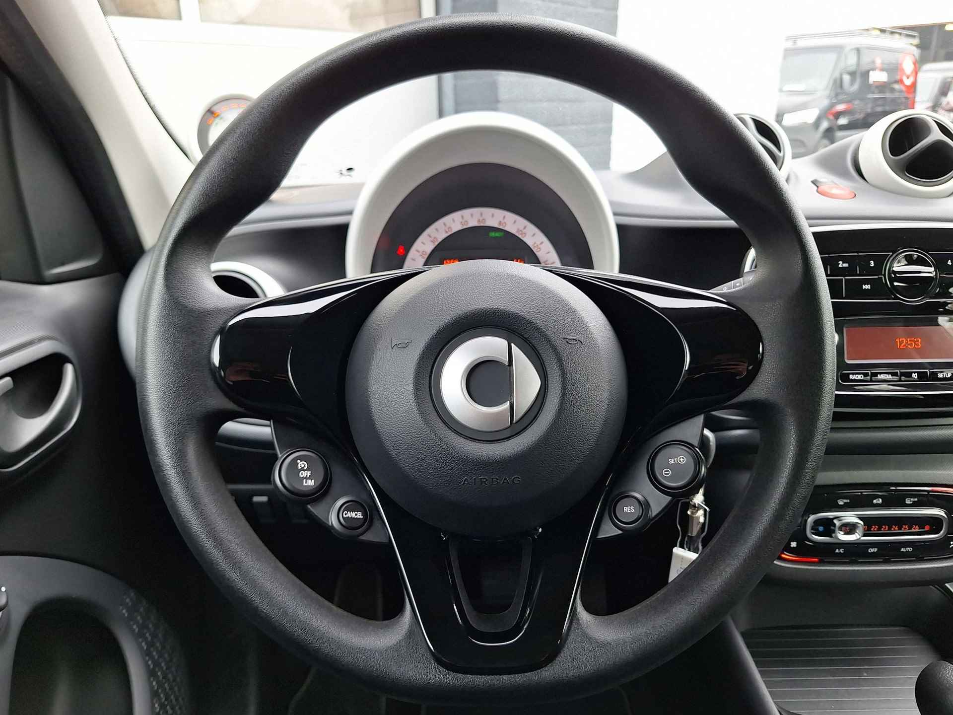 Smart Forfour EQ Essential | Cool & Audio pakket | Cruisecontrol |  Lichtmetalen velgen - 13/30