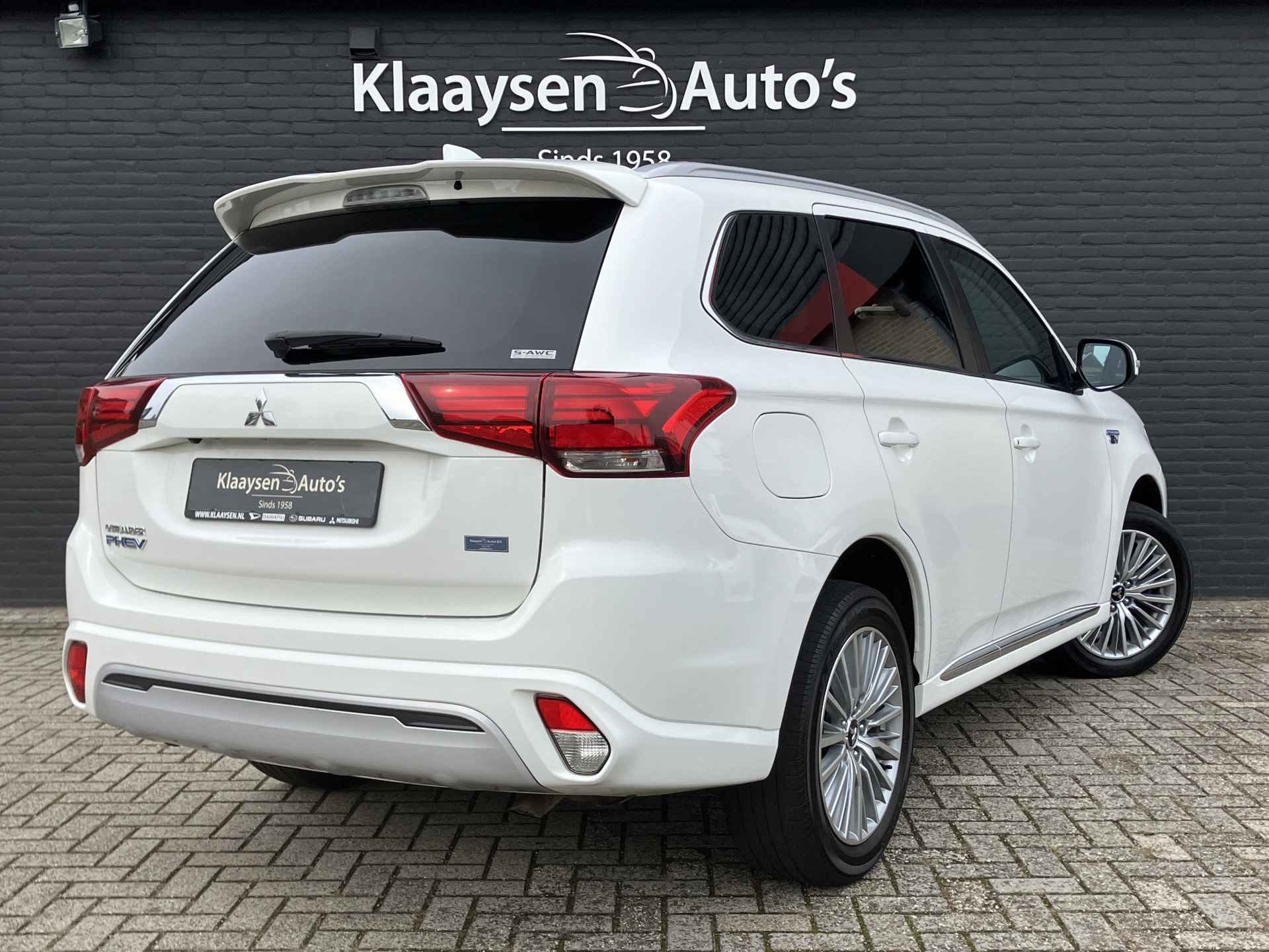 Mitsubishi Outlander 2.4 PHEV Intense 4WD AUT. | 1e eigenaar | dealer onderhouden | navigatie | camera | carplay | keyless | incl. BTW - 6/38