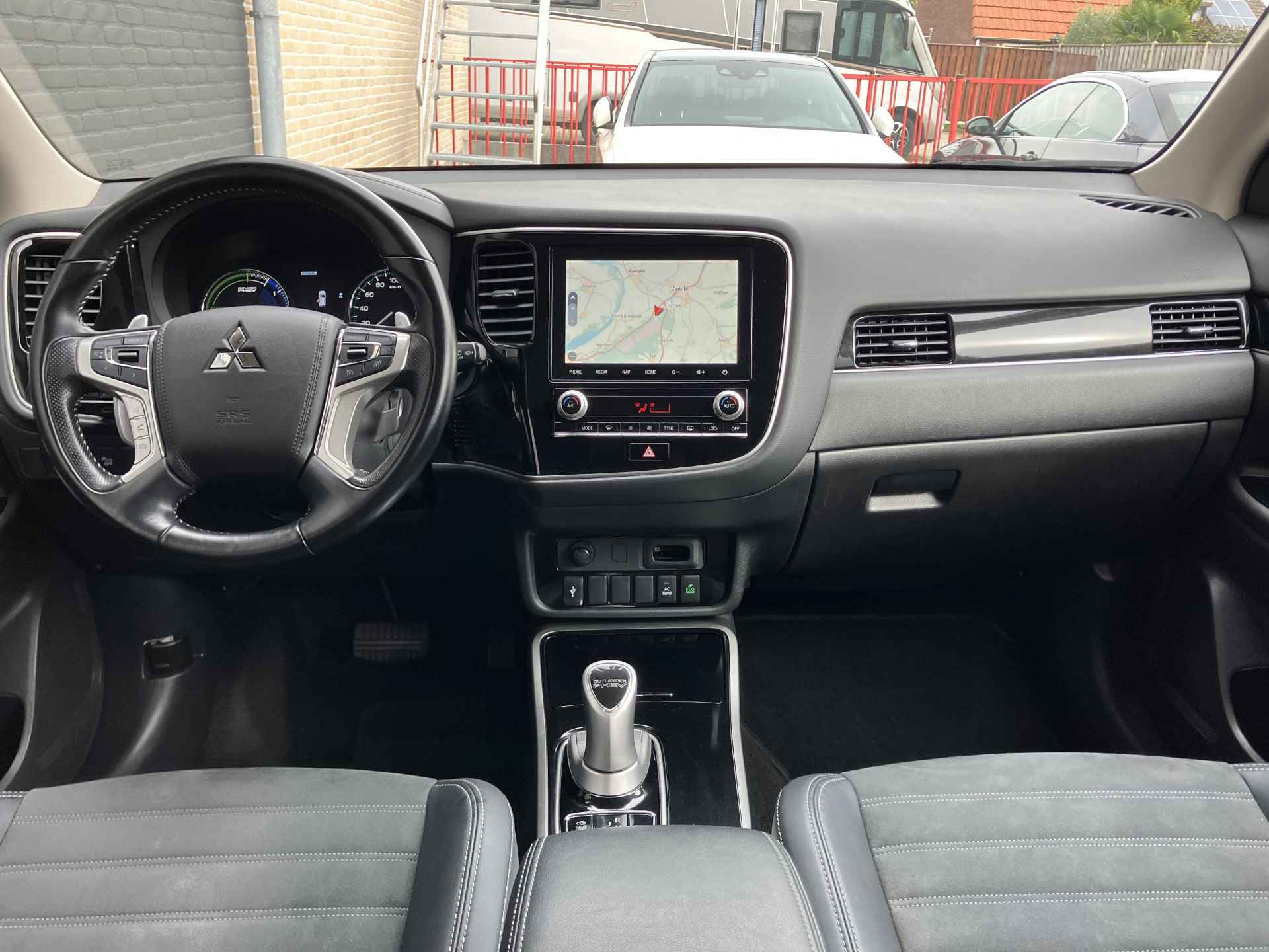 Mitsubishi Outlander 2.4 PHEV Intense 4WD AUT. | 1e eigenaar | dealer onderhouden | navigatie | camera | carplay | keyless | incl. BTW - 16/38