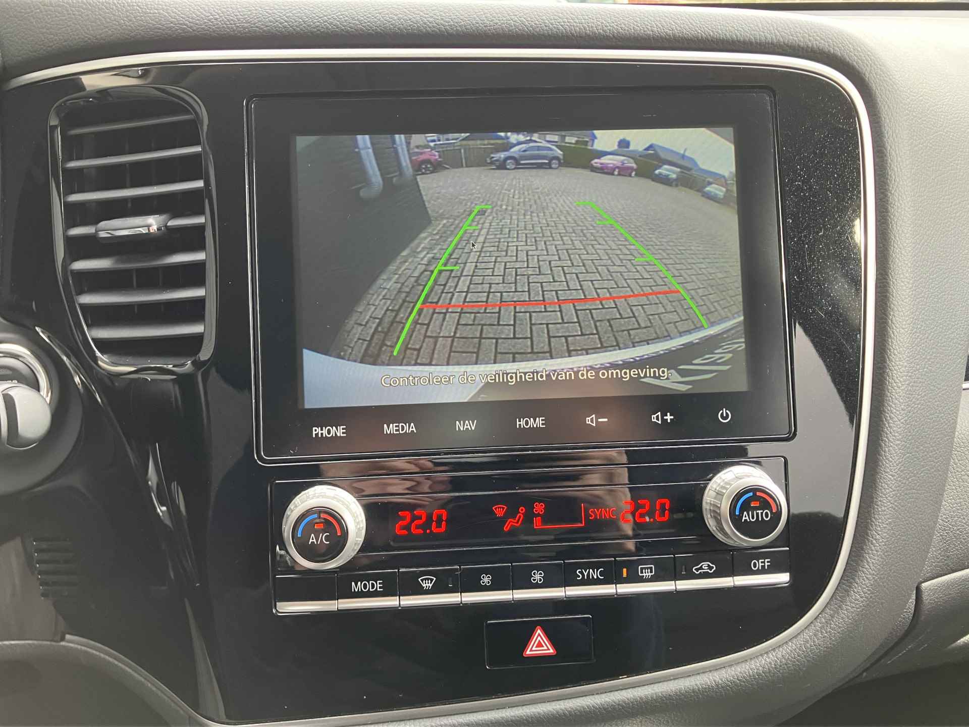 Mitsubishi Outlander 2.4 PHEV Intense 4WD AUT. | 1e eigenaar | dealer onderhouden | navigatie | camera | carplay | keyless | incl. BTW - 31/38