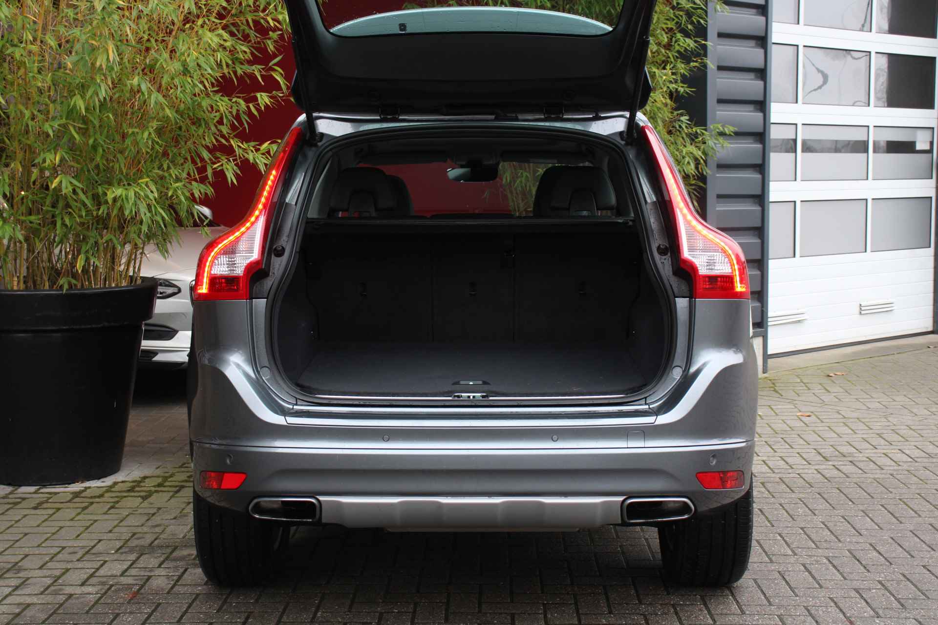 Volvo XC60 2.0 T5 Automaat Summum | Schuifdak | Keyless | Stoelverwarming | Memory Seat | Achteruitrijcamera | Cruise Control | Xenon - 9/21