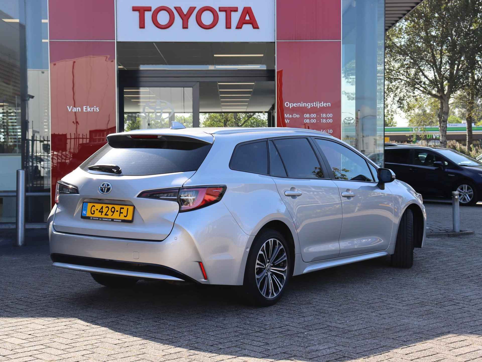 Toyota Corolla Touring Sports 1.8 Hybrid Style | Navi | HUD | Parkeersensoren - 2/40