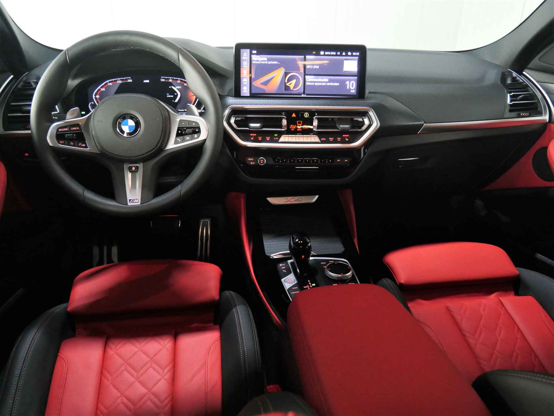 BMW X4 xDrive20i High Executive M Sport Automaat / BMW M 50 Jahre uitvoering / Trekhaak / Laserlight / Sportstoelen / M Sportonderstel / Comfort Access / Parking Assistant Plus - 4/32