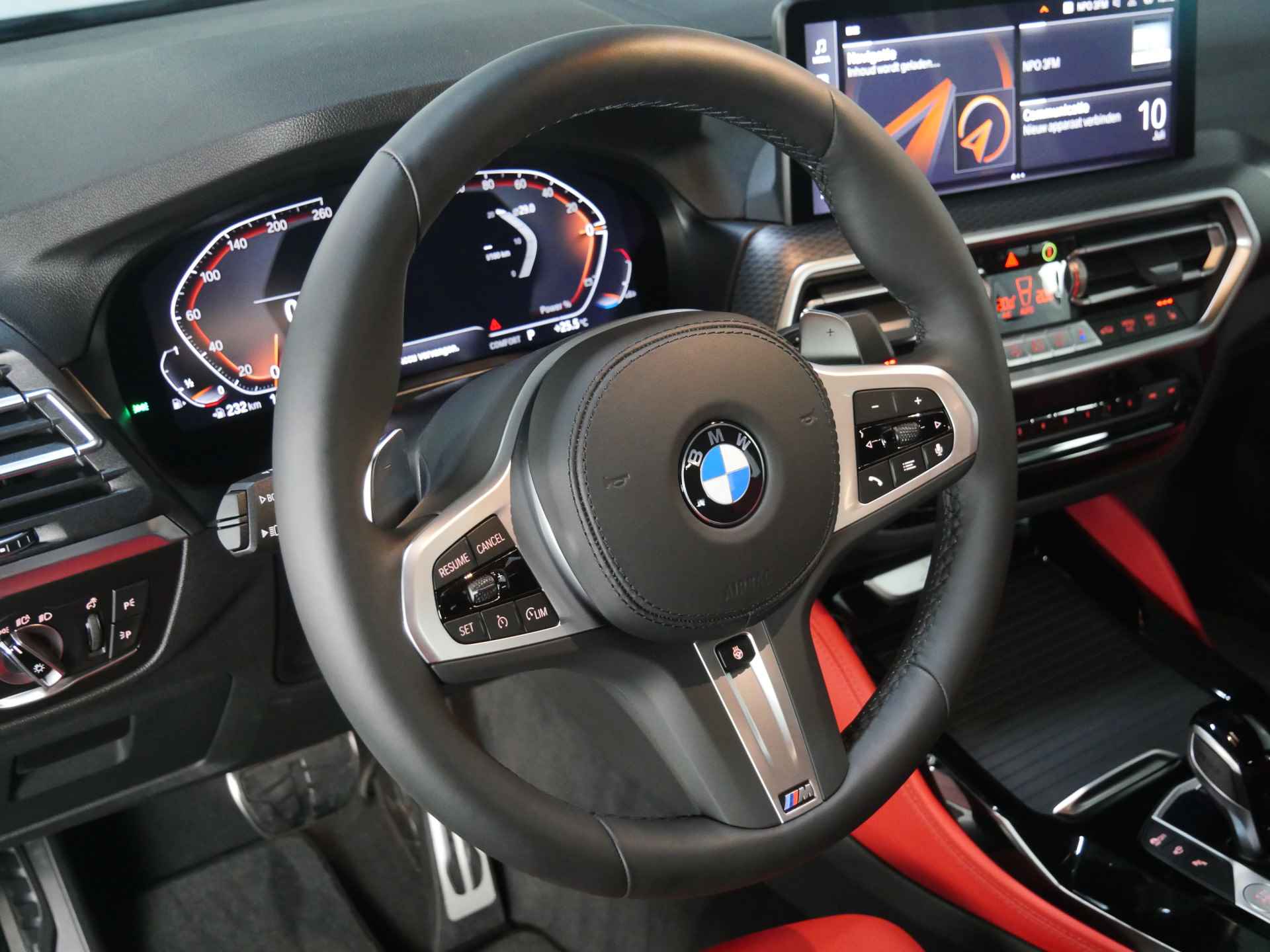BMW X4 xDrive20i High Executive M Sport Automaat / BMW M 50 Jahre uitvoering / Trekhaak / Laserlight / Sportstoelen / M Sportonderstel / Comfort Access / Parking Assistant Plus - 15/32