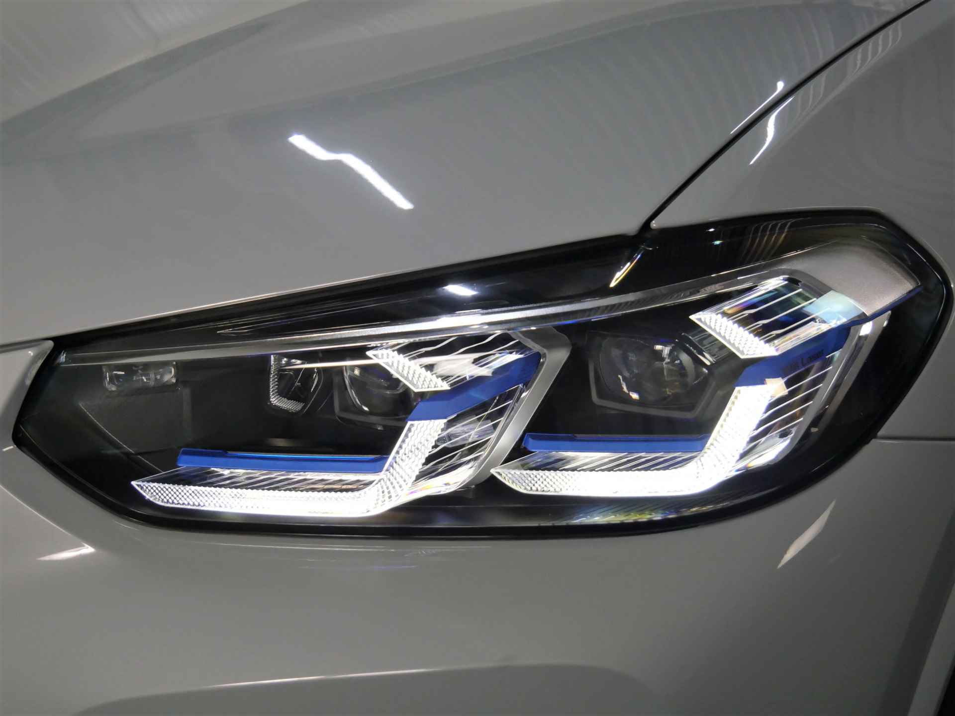 BMW X4 xDrive20i High Executive M Sport Automaat / BMW M 50 Jahre uitvoering / Trekhaak / Laserlight / Sportstoelen / M Sportonderstel / Comfort Access / Parking Assistant Plus - 22/32