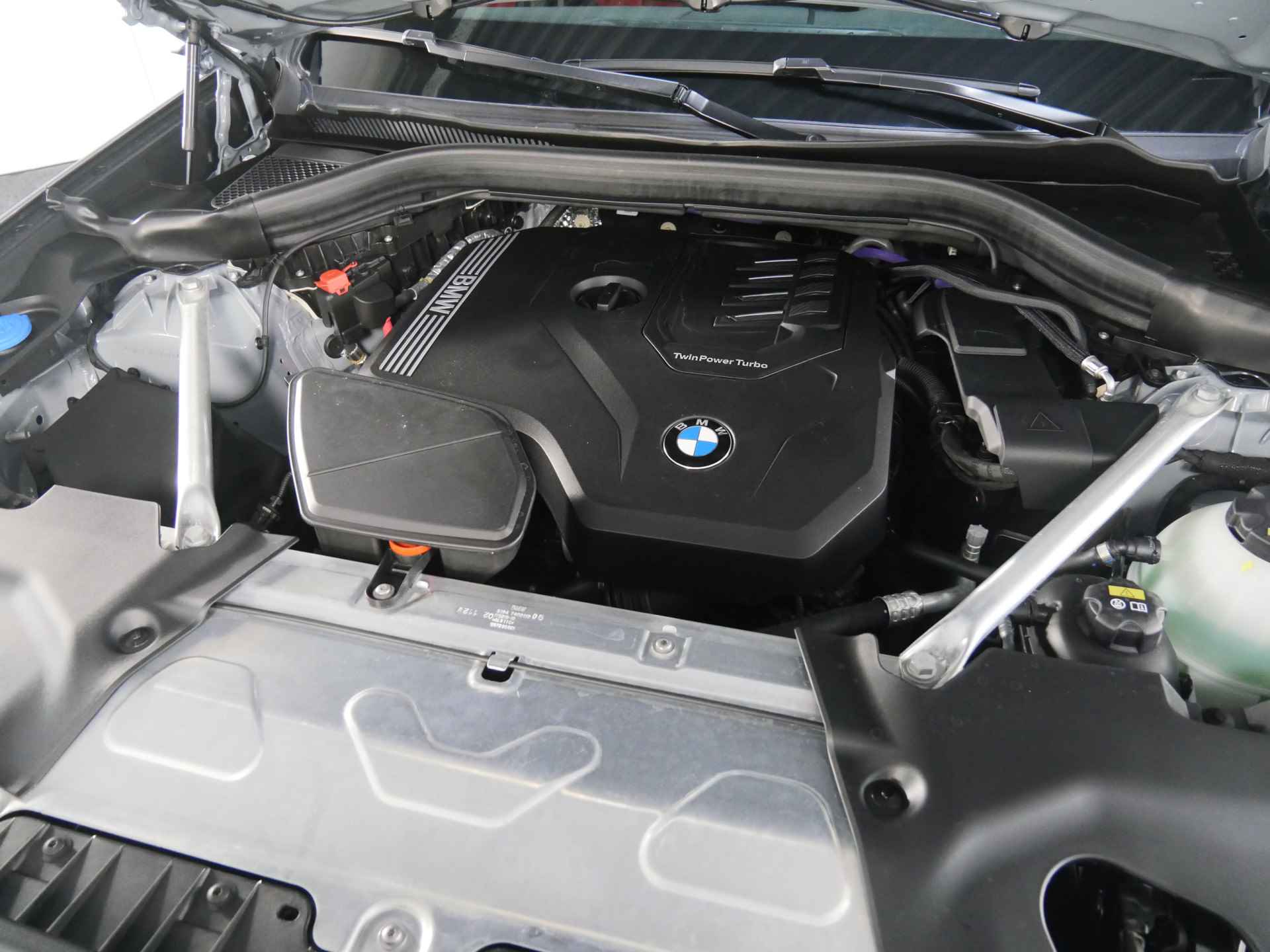 BMW X4 xDrive20i High Executive M Sport Automaat / BMW M 50 Jahre uitvoering / Trekhaak / Laserlight / Sportstoelen / M Sportonderstel / Comfort Access / Parking Assistant Plus - 32/32