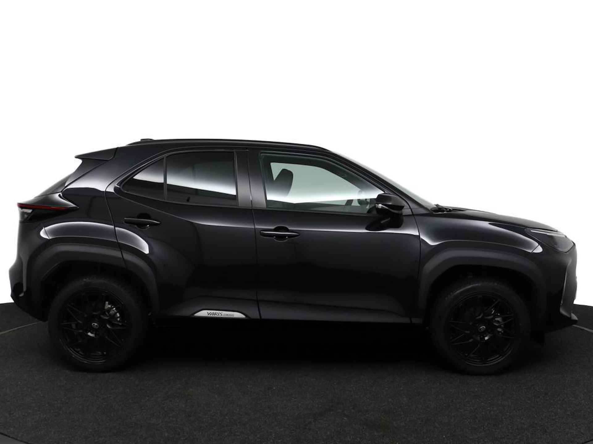 Toyota Yaris Cross 1.5 Hybrid 115 Black Edition | Stoelverwarming | Stuurwielverwarming | Parkeersensoren | Dode Hoek Detectie | Navigatie | Adaptive Cruise Control | Climate Control | All Season banden | - 13/45