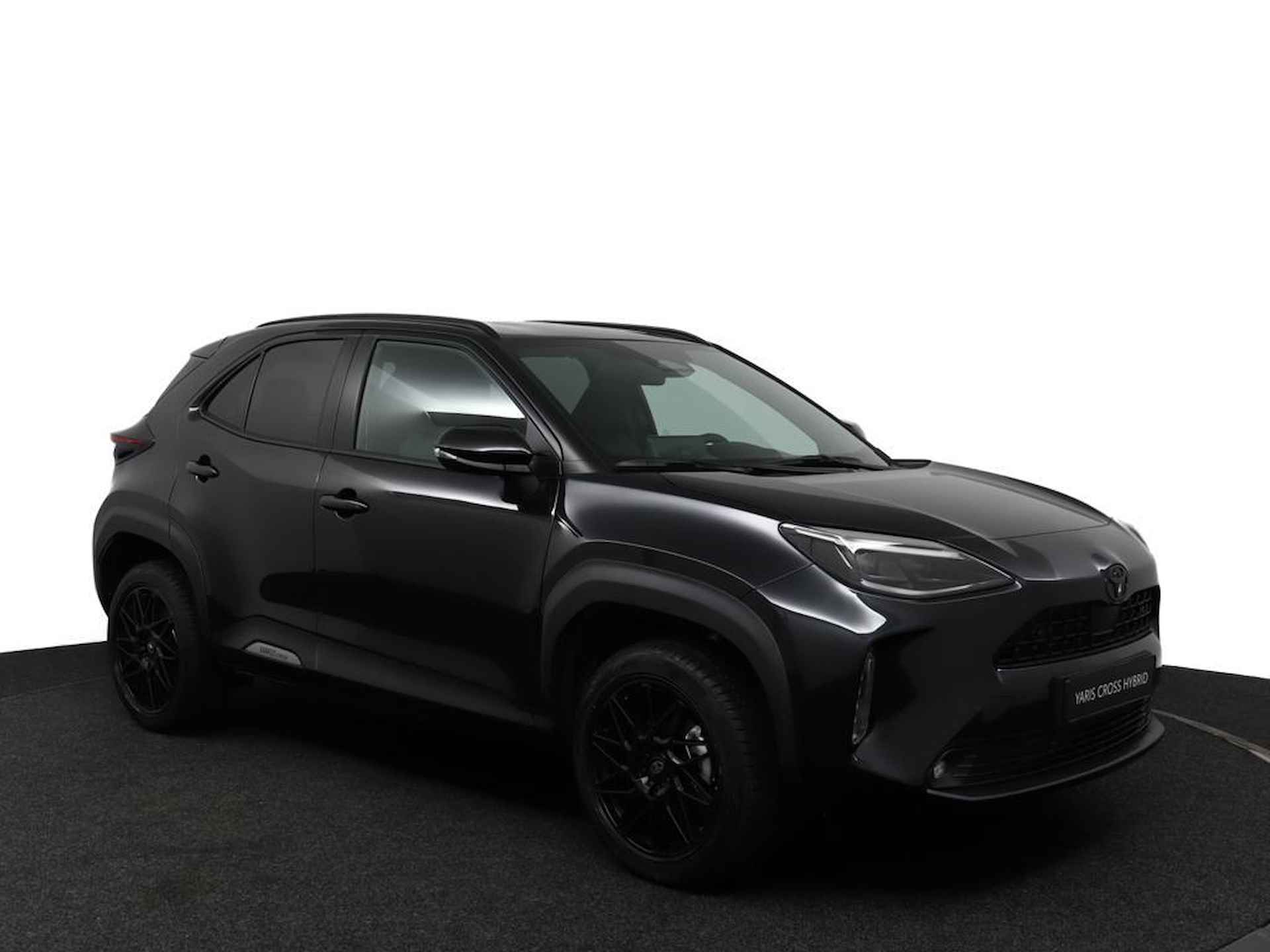 Toyota Yaris Cross 1.5 Hybrid 115 Black Edition | Stoelverwarming | Stuurwielverwarming | Parkeersensoren | Dode Hoek Detectie | Navigatie | Adaptive Cruise Control | Climate Control | All Season banden | - 14/45